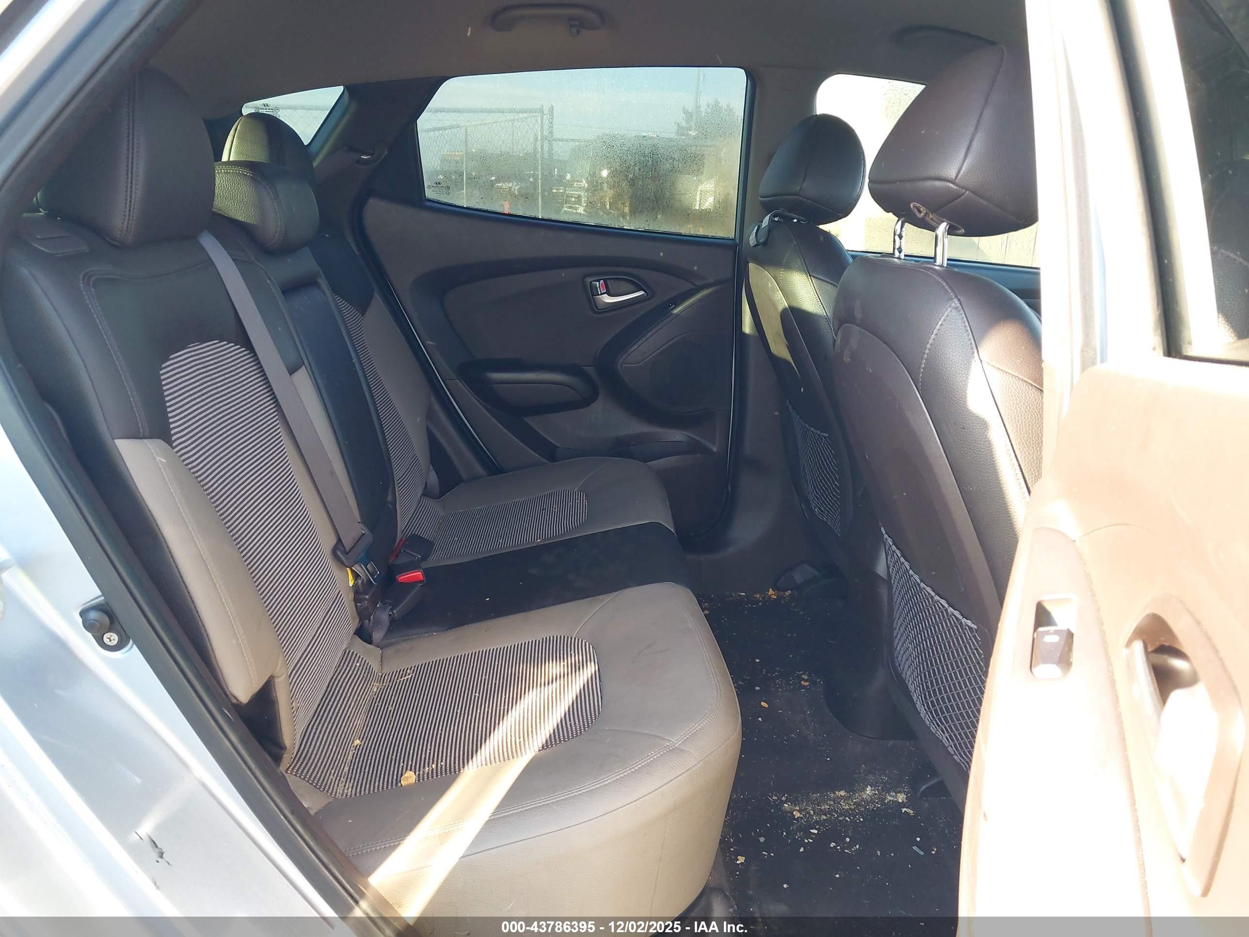 HYUNDAI TUCSON image 8