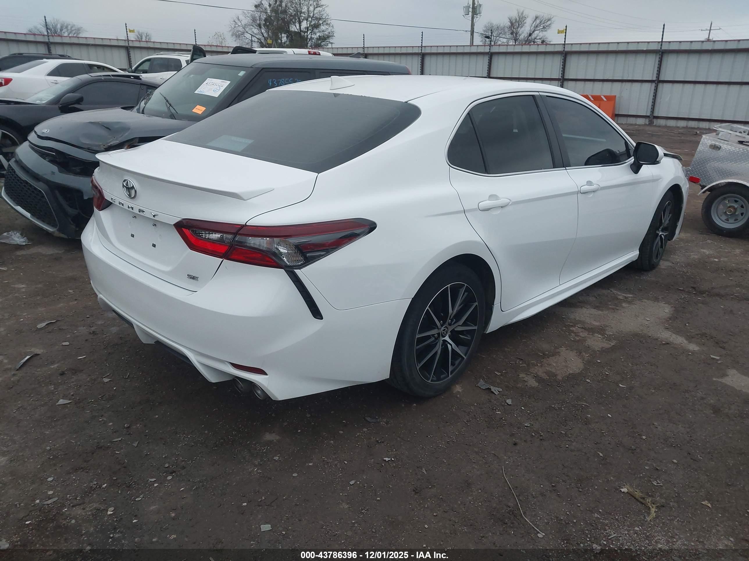 TOYOTA CAMRY image 4