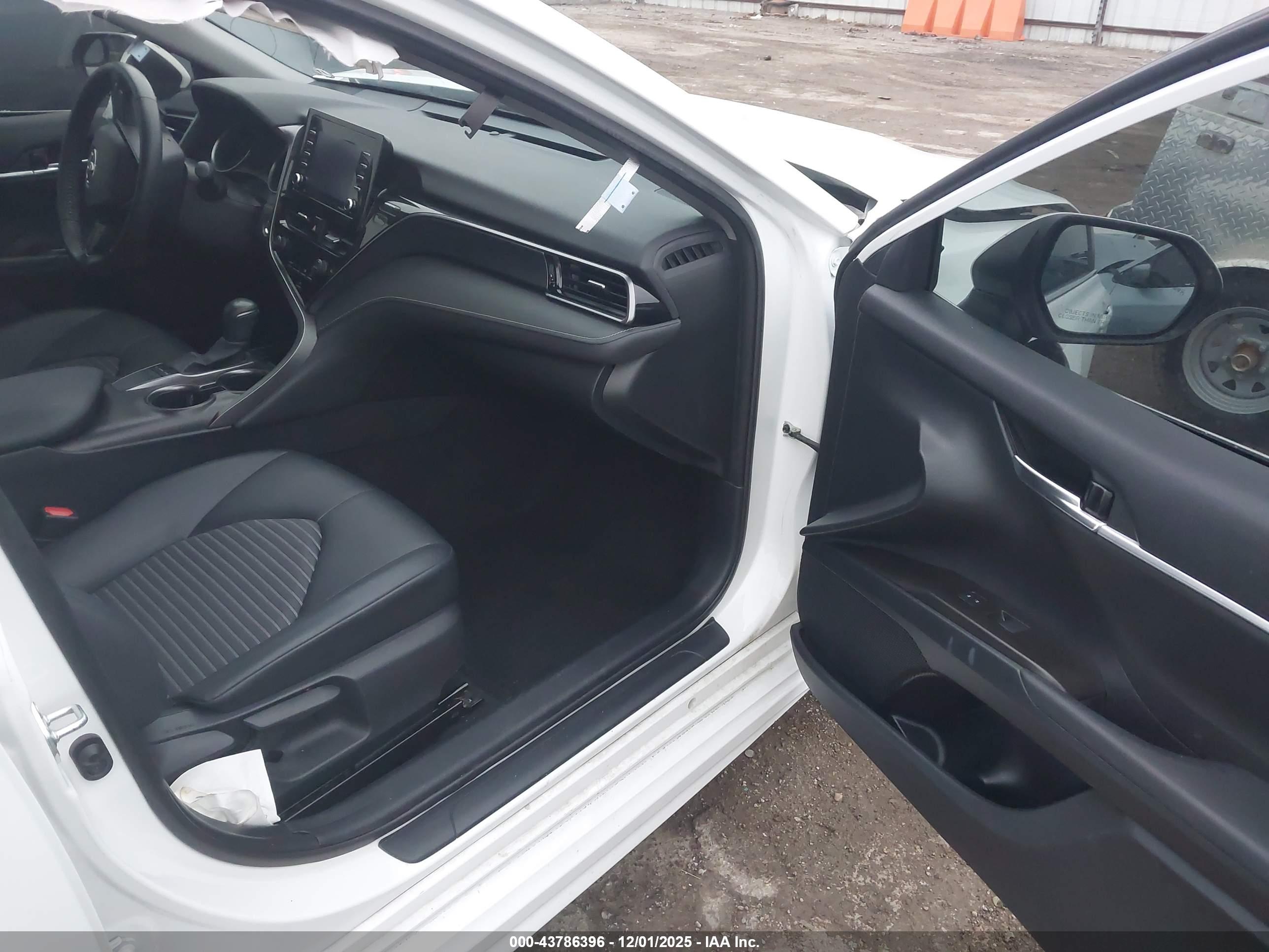 TOYOTA CAMRY image 5