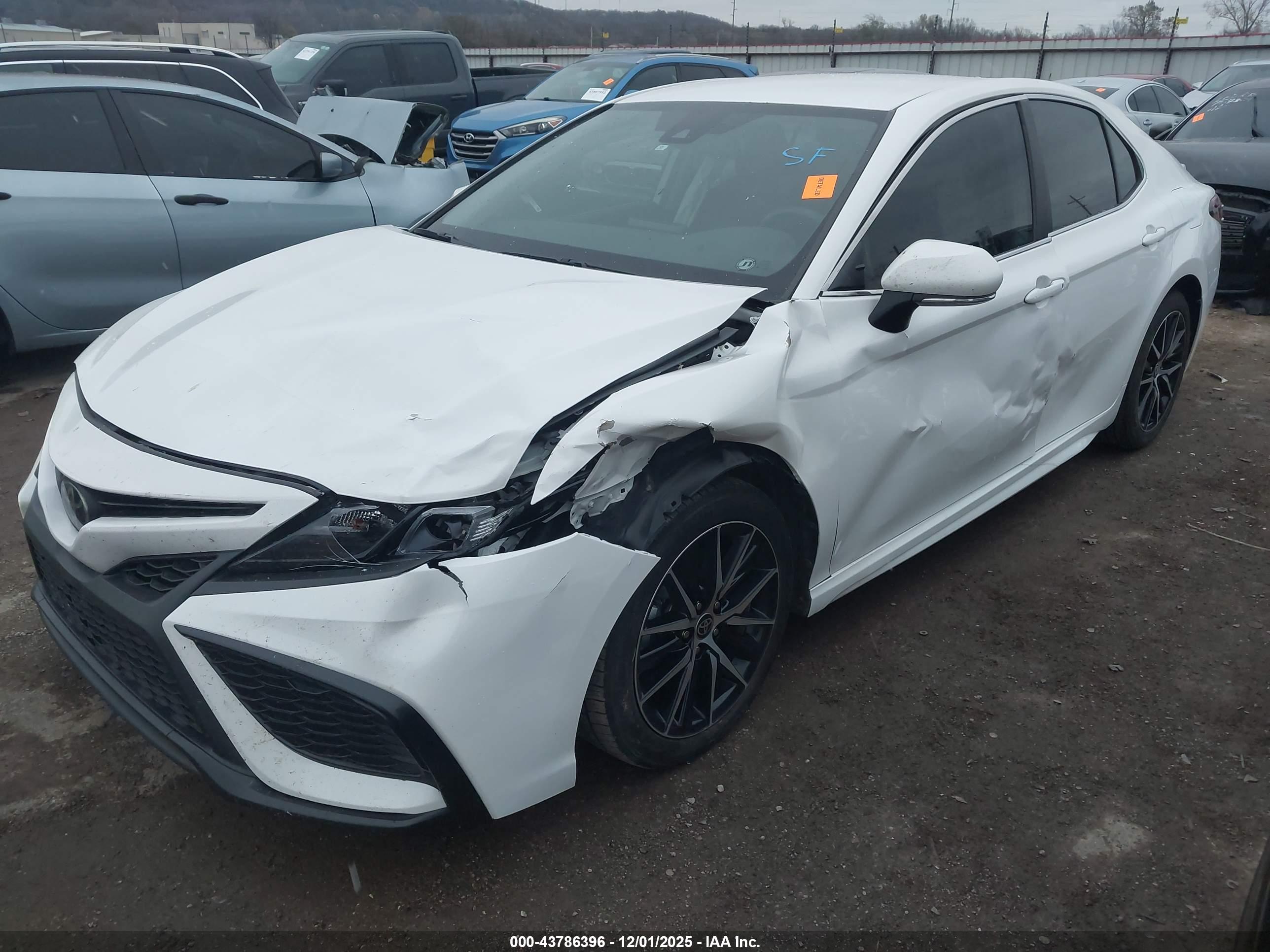 TOYOTA CAMRY image 6