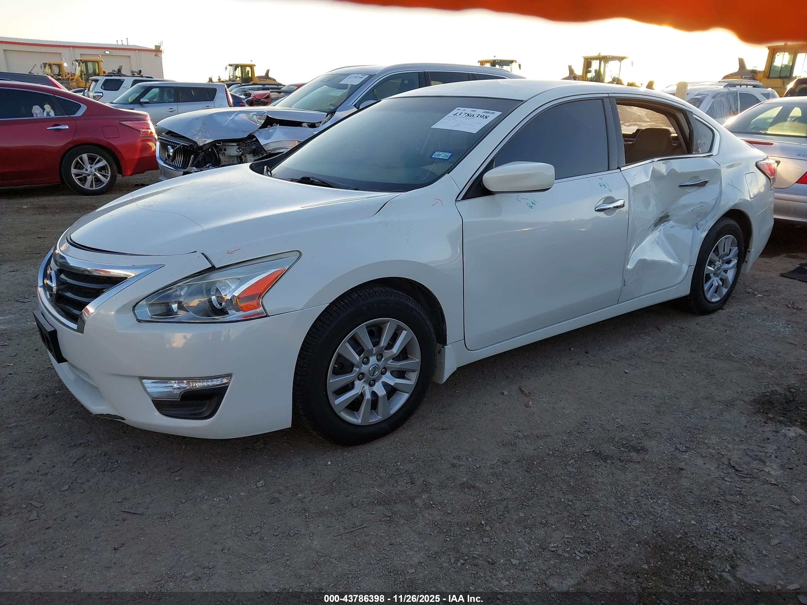 NISSAN ALTIMA image 2