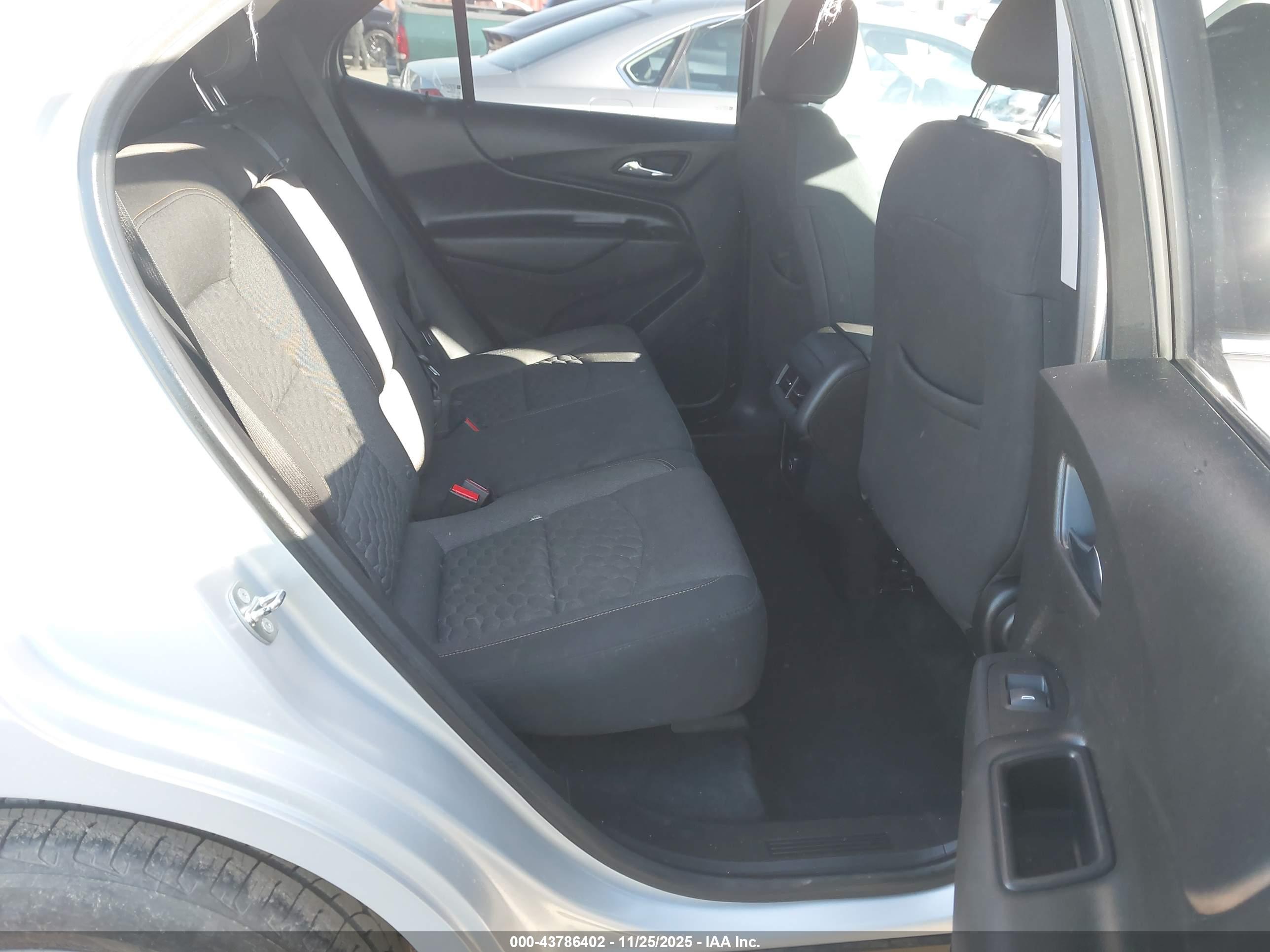 CHEVROLET EQUINOX image 8