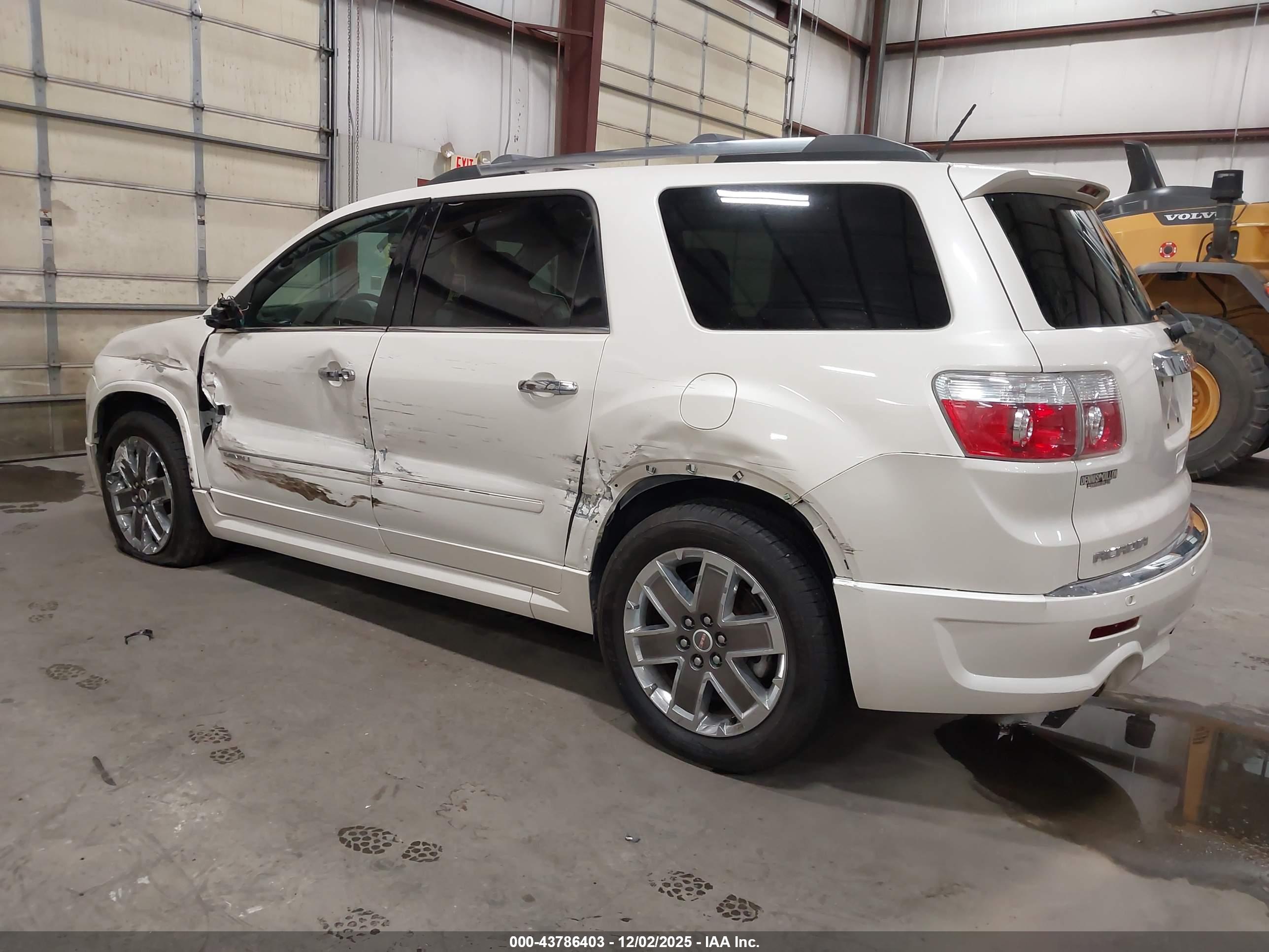 GMC ACADIA image 3