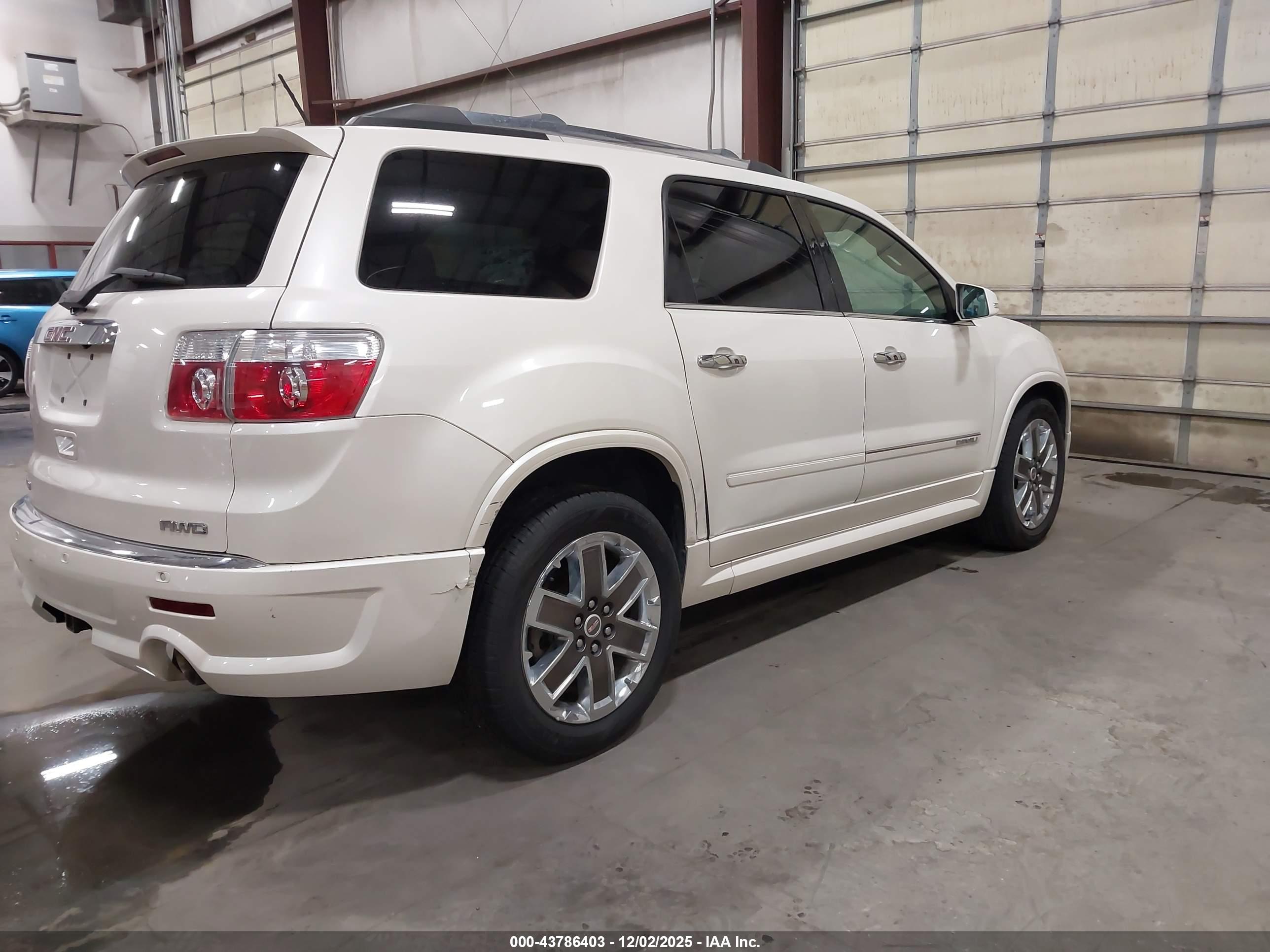 GMC ACADIA image 4