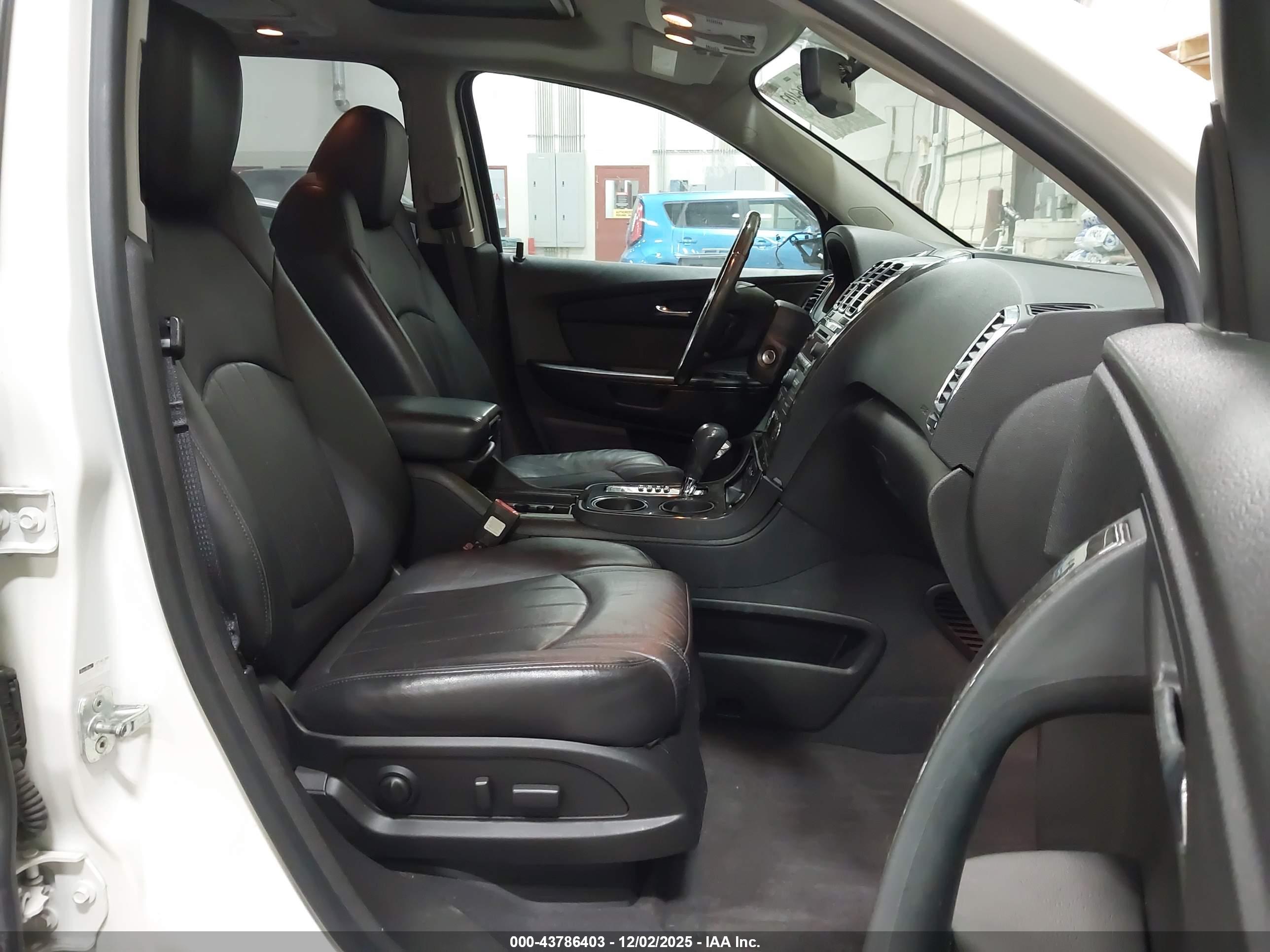 GMC ACADIA image 5