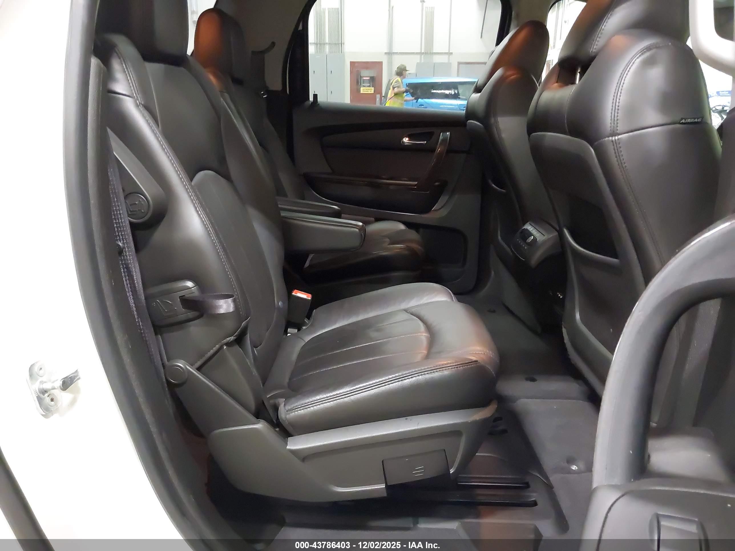 GMC ACADIA image 8