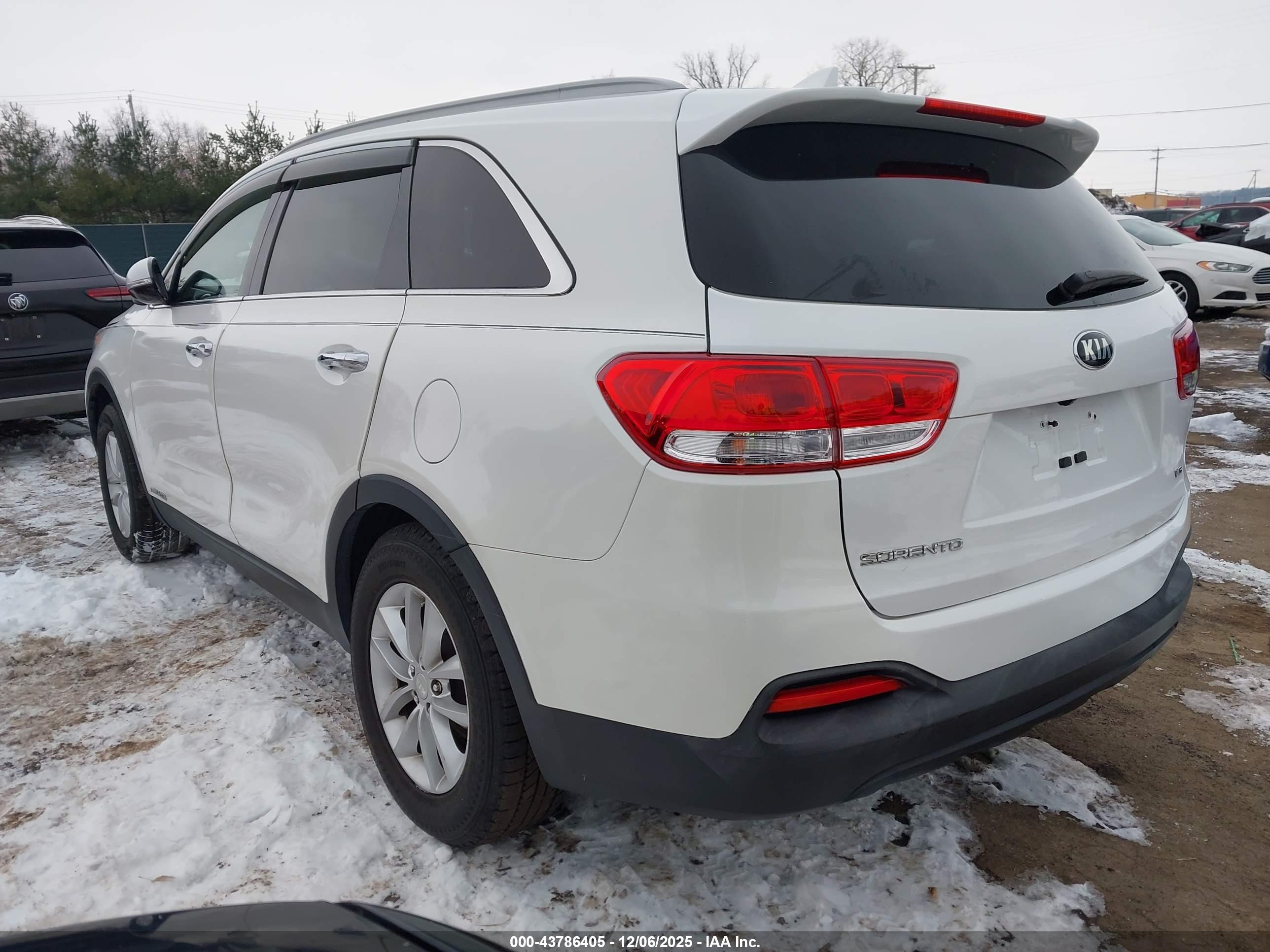 KIA SORENTO image 3