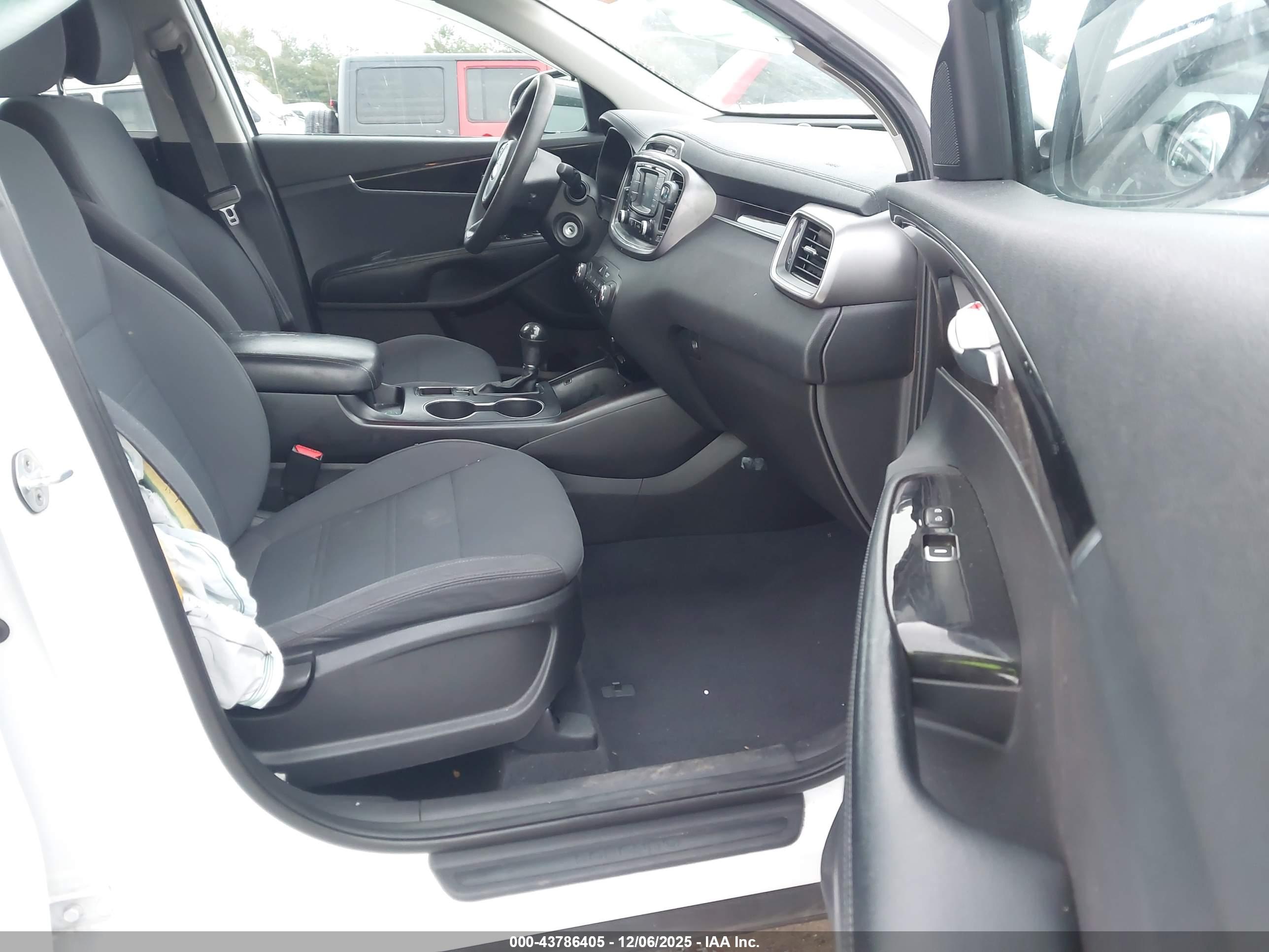 KIA SORENTO image 5