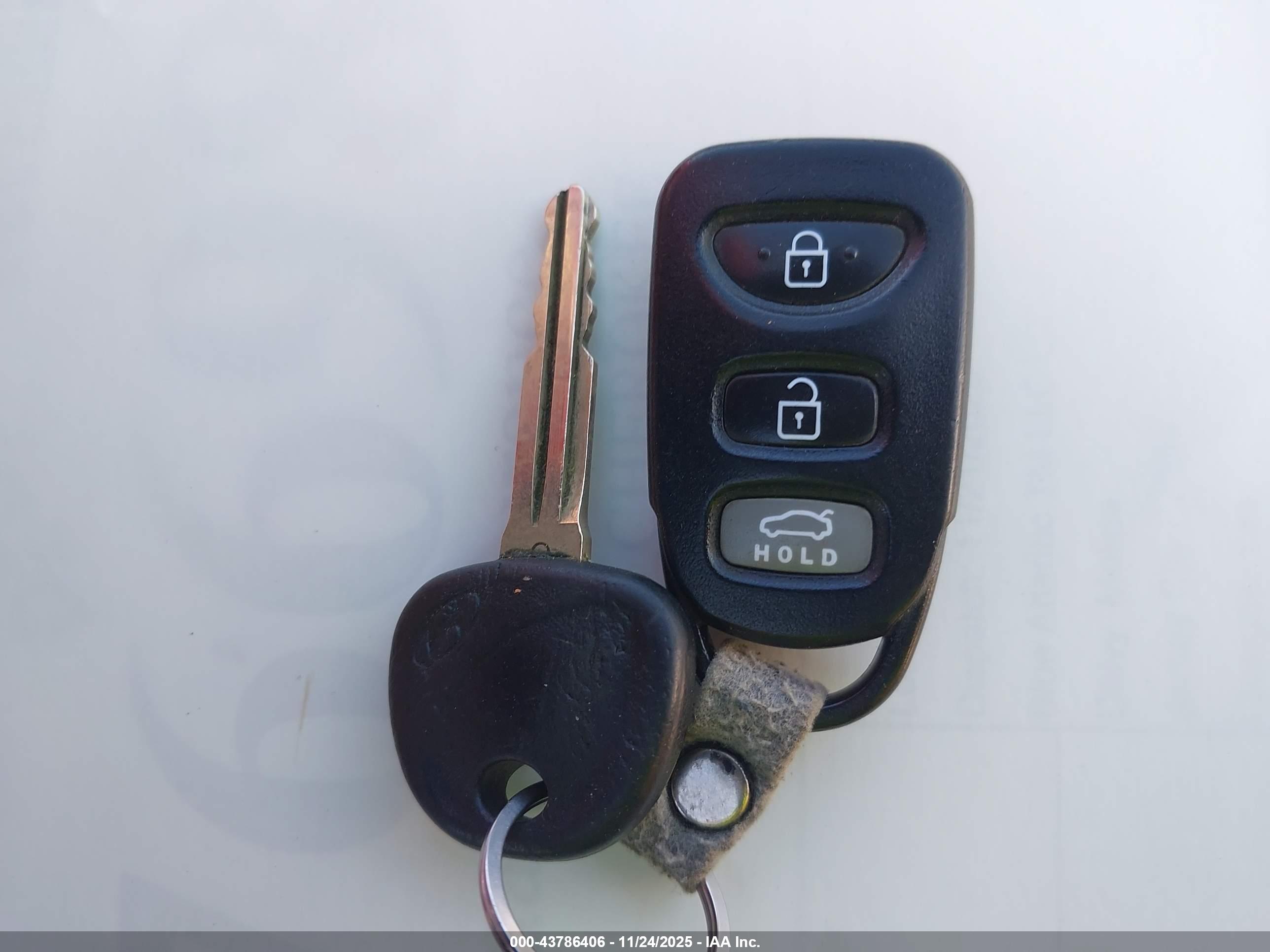 HYUNDAI ELANTRA image 11