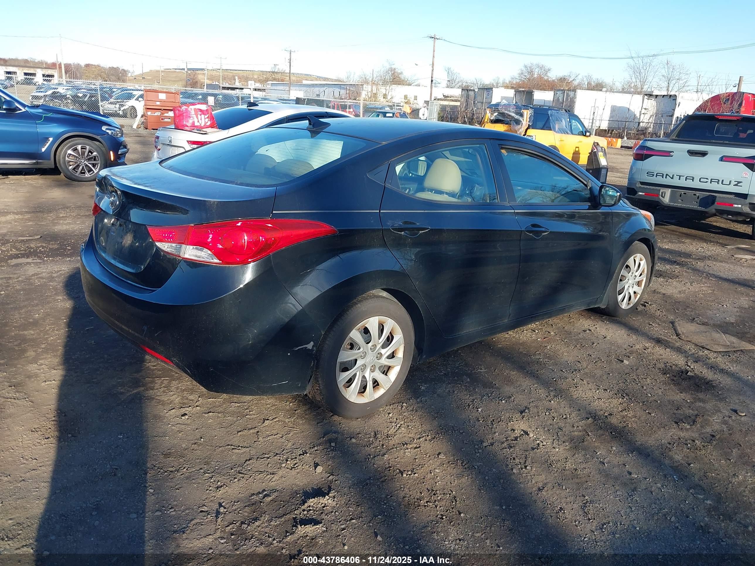 HYUNDAI ELANTRA image 4