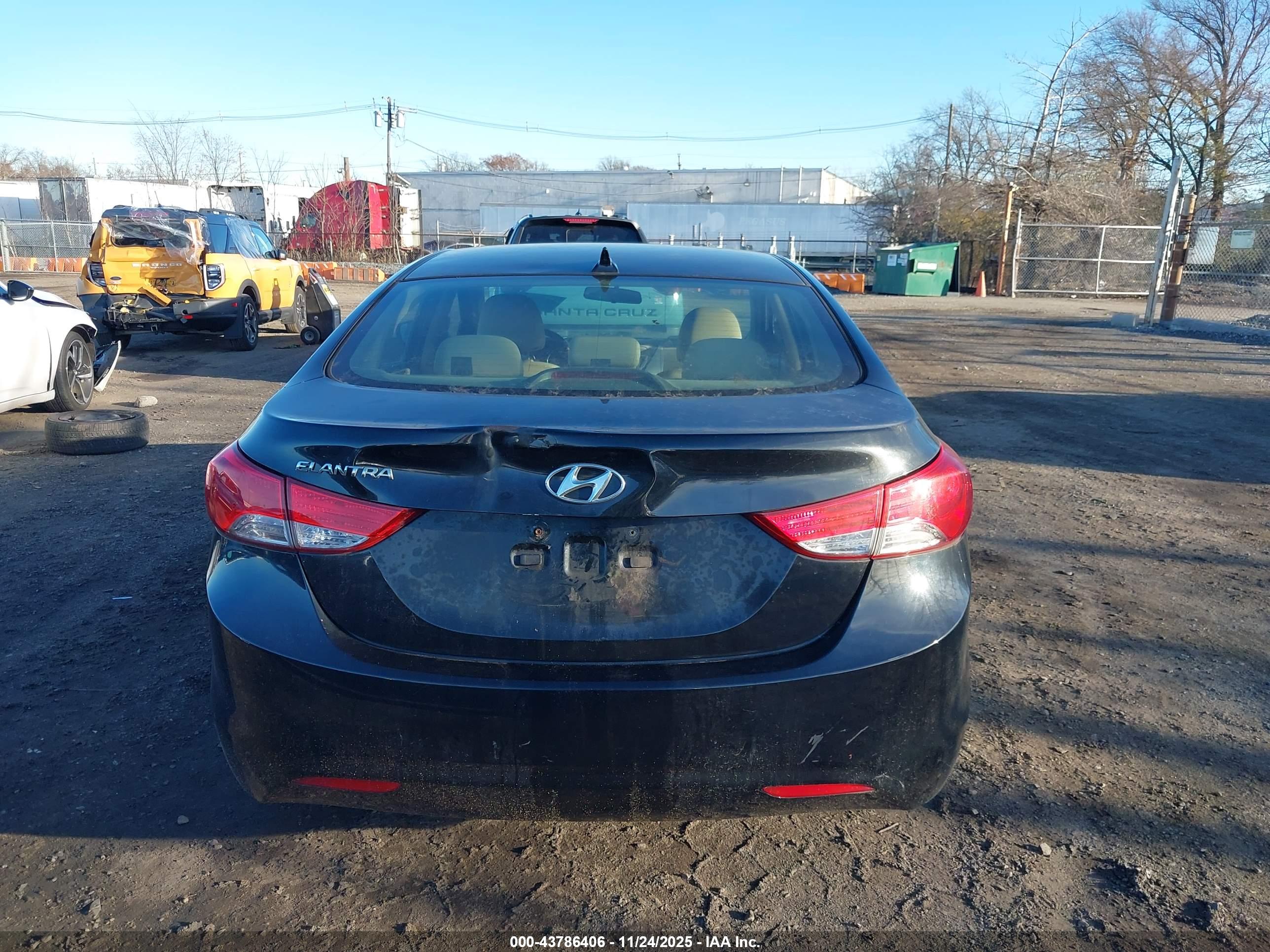 HYUNDAI ELANTRA image 6