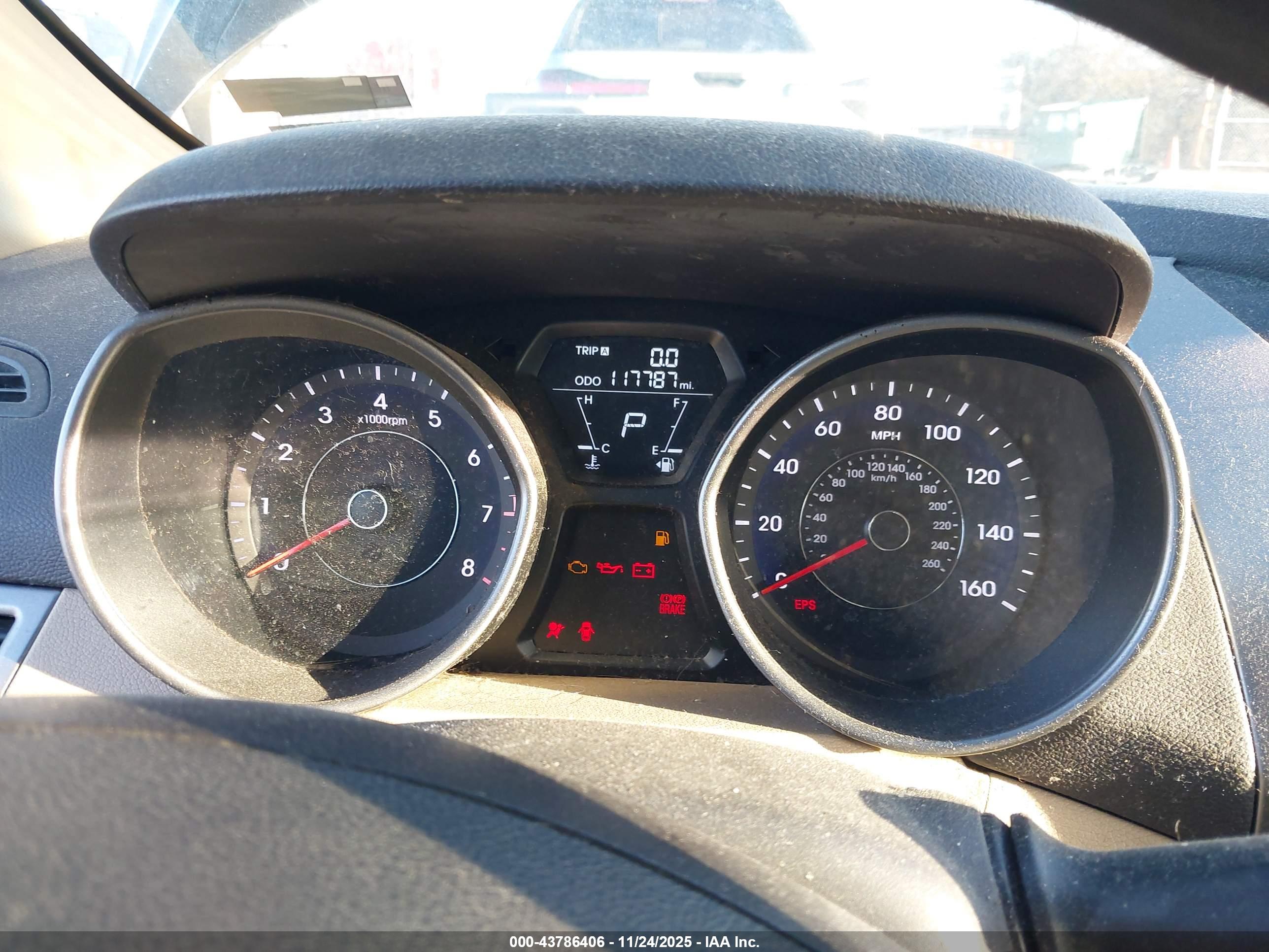 HYUNDAI ELANTRA image 7