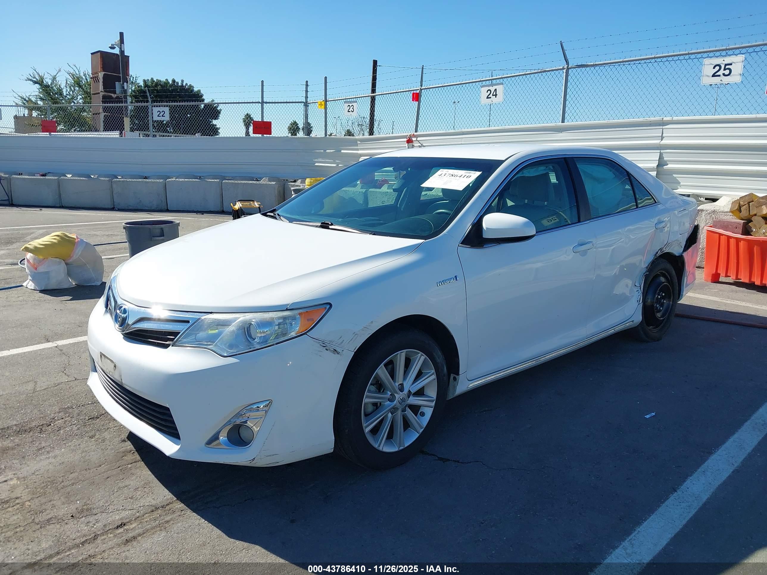 TOYOTA CAMRY image 2