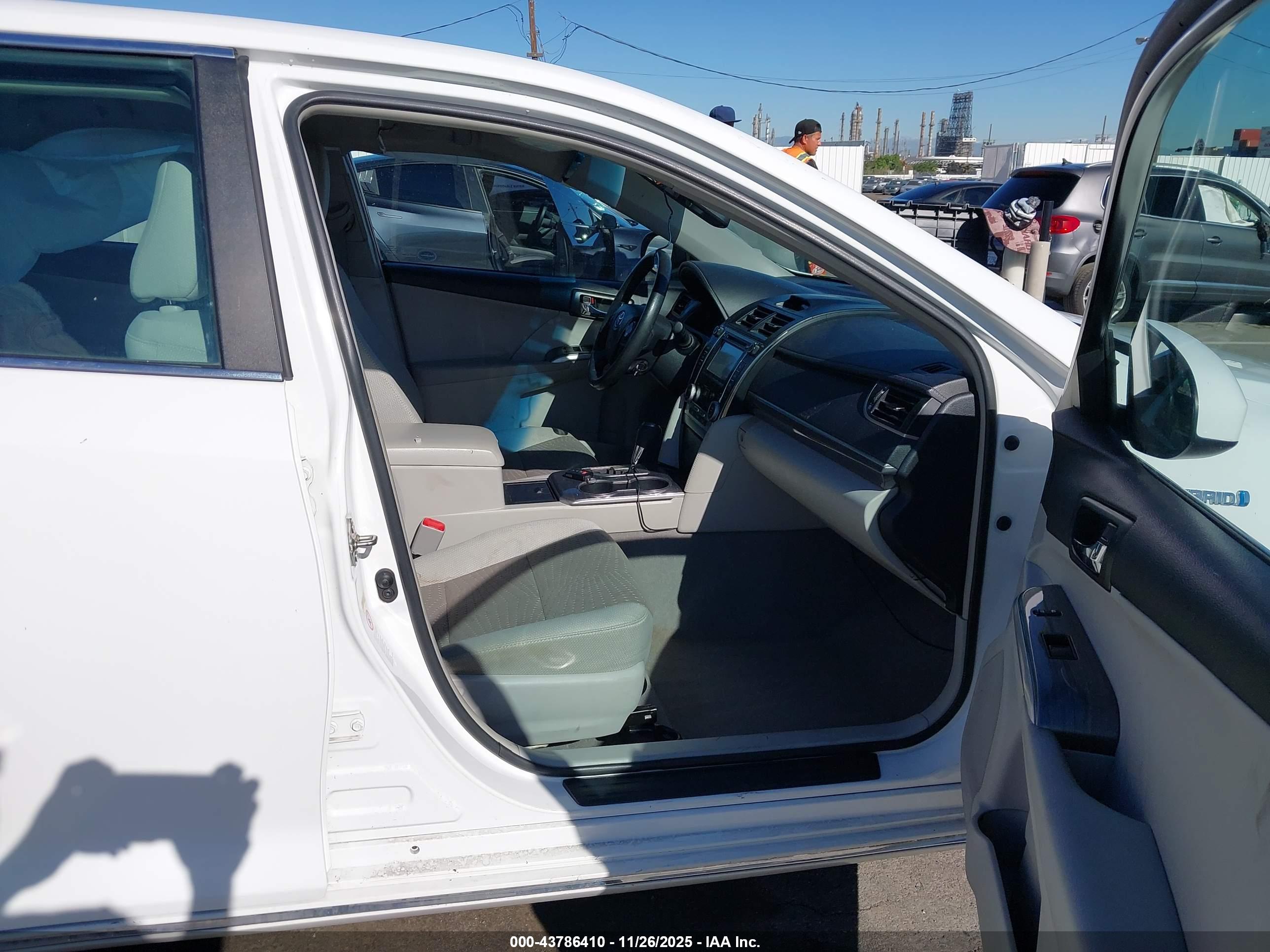 TOYOTA CAMRY image 5
