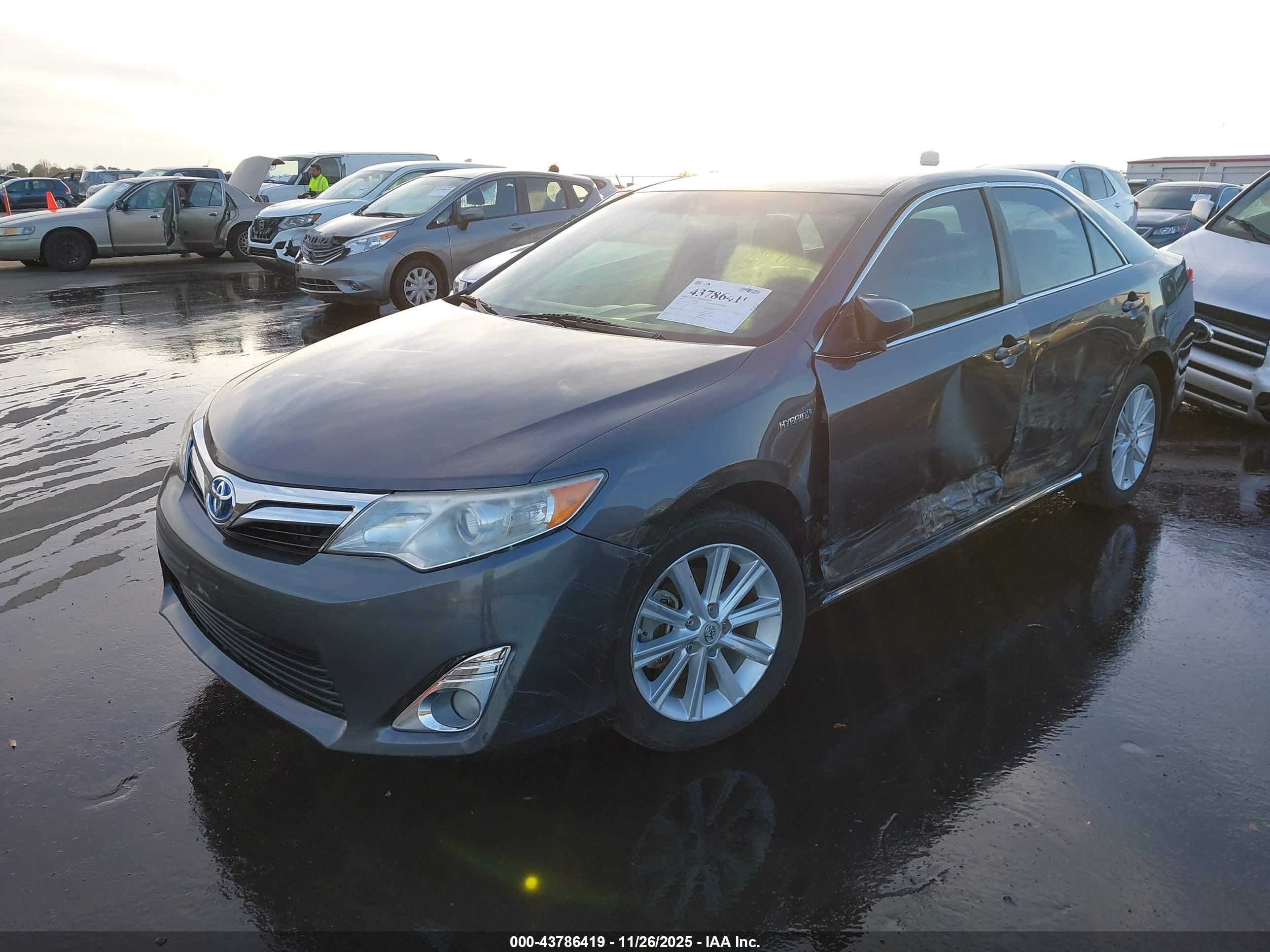 TOYOTA CAMRY image 2