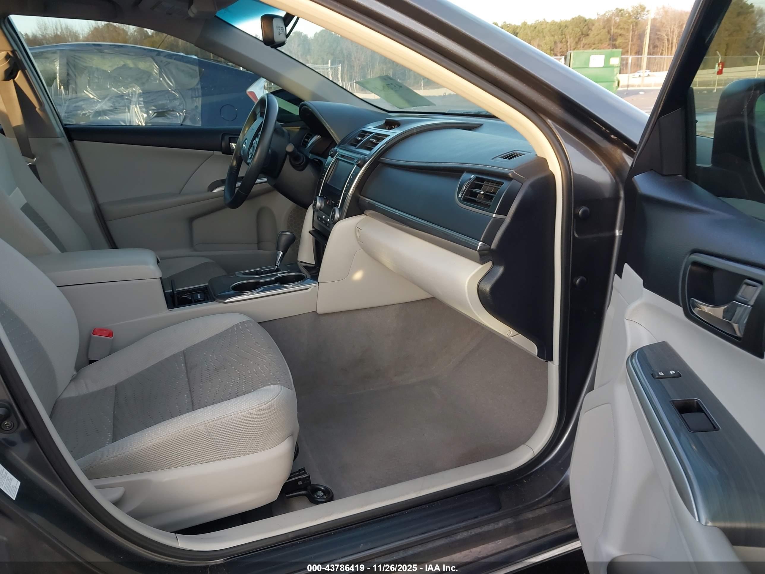 TOYOTA CAMRY image 5
