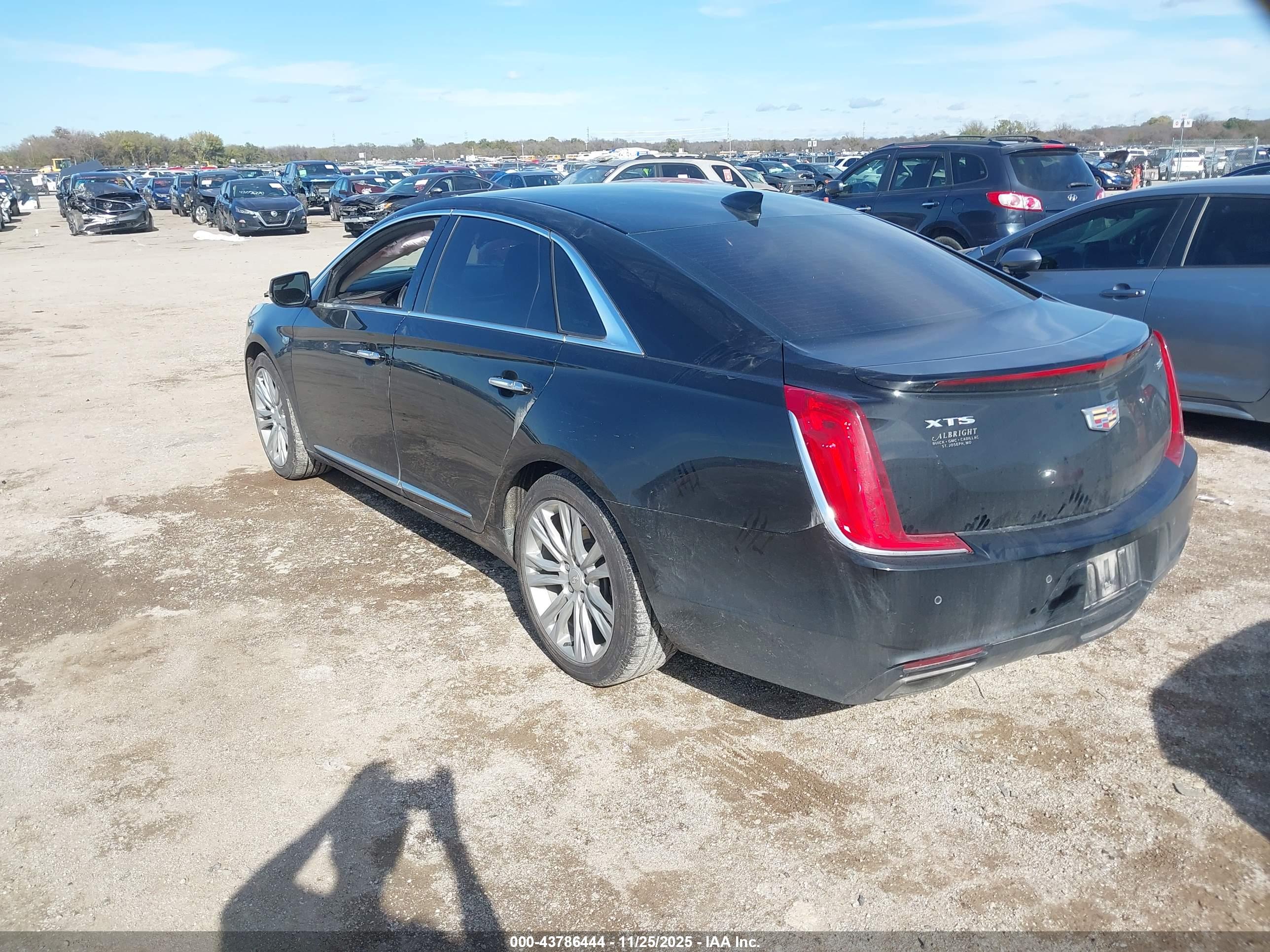CADILLAC XTS image 3