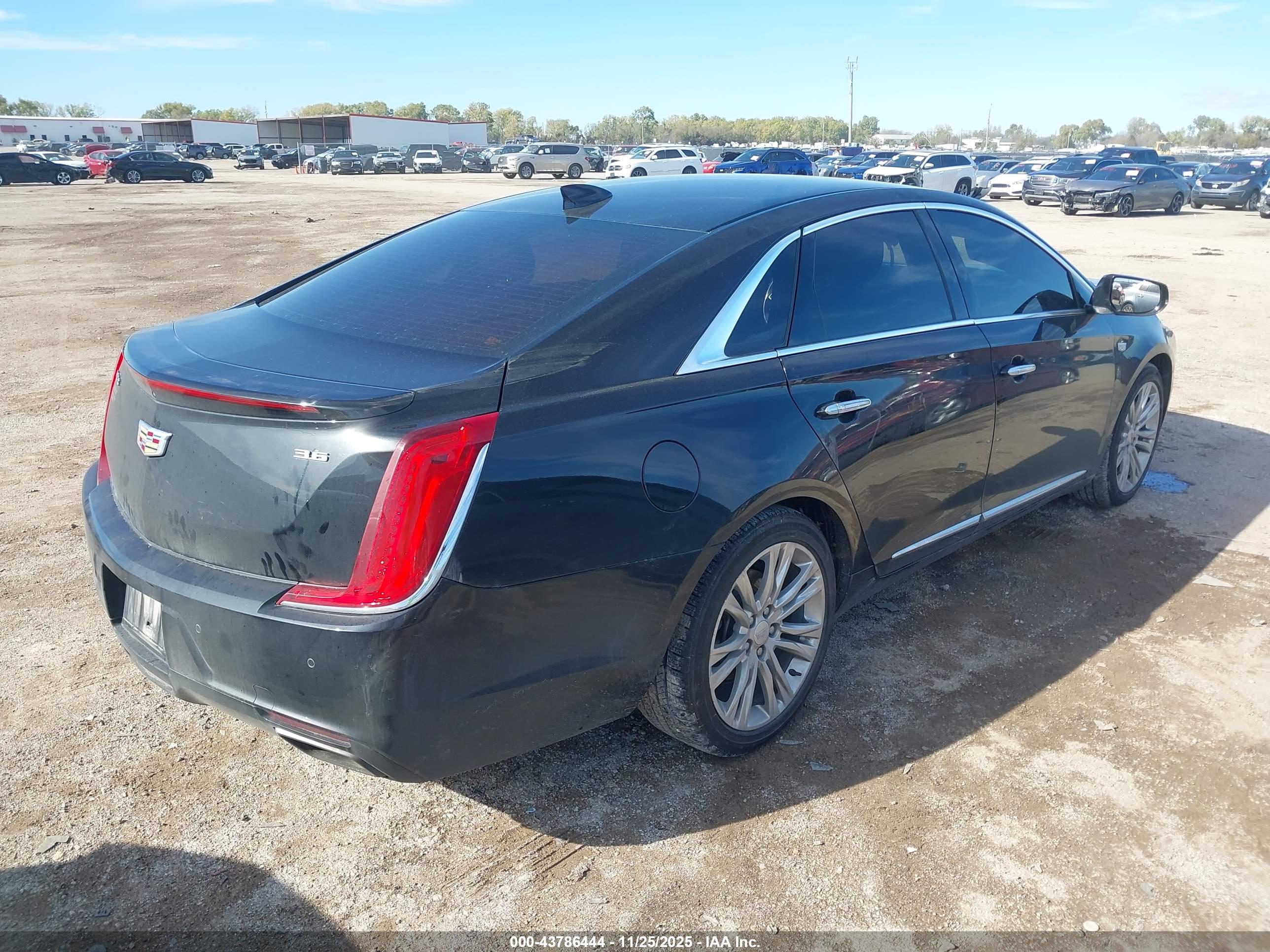 CADILLAC XTS image 4