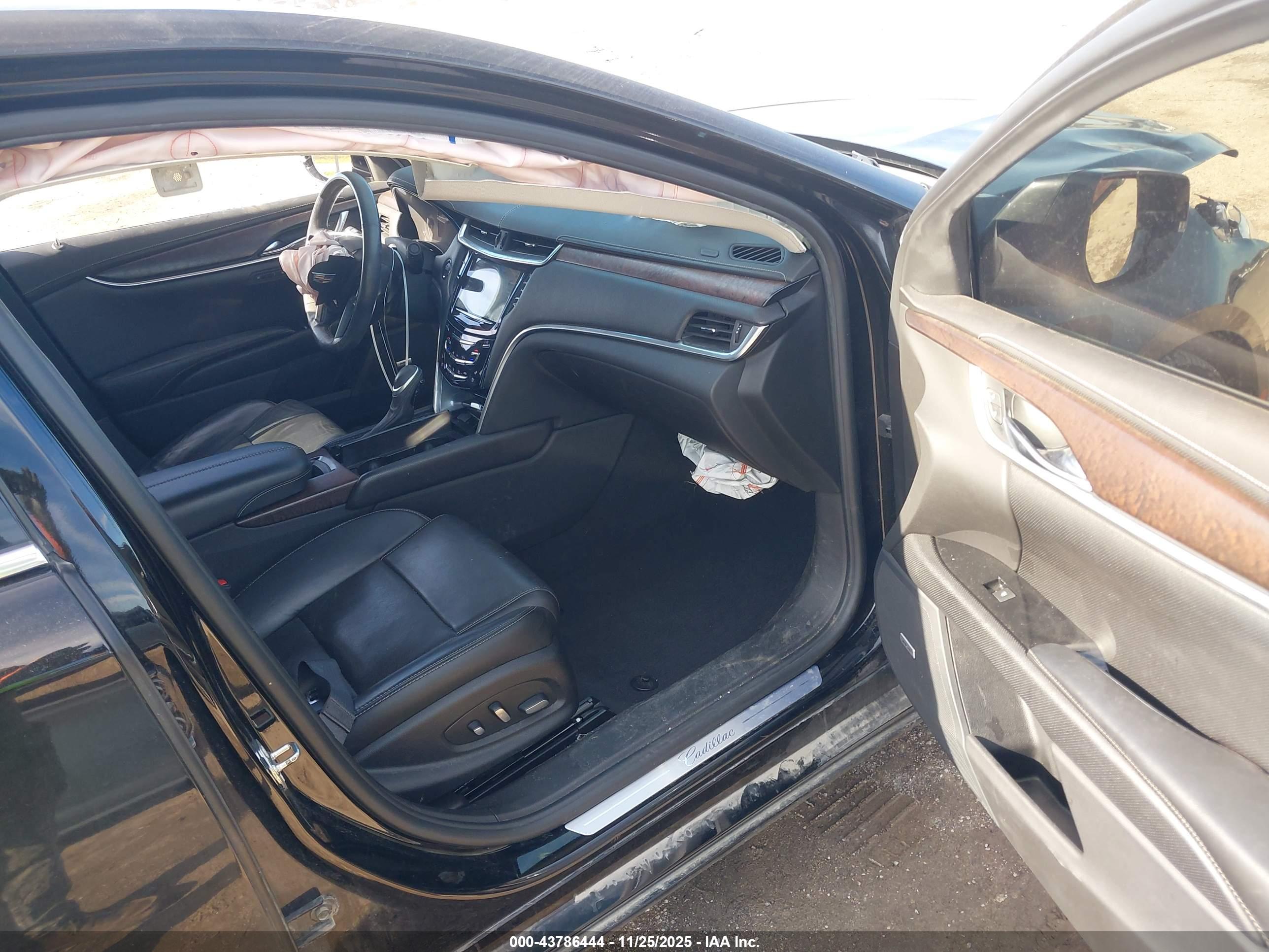 CADILLAC XTS image 5