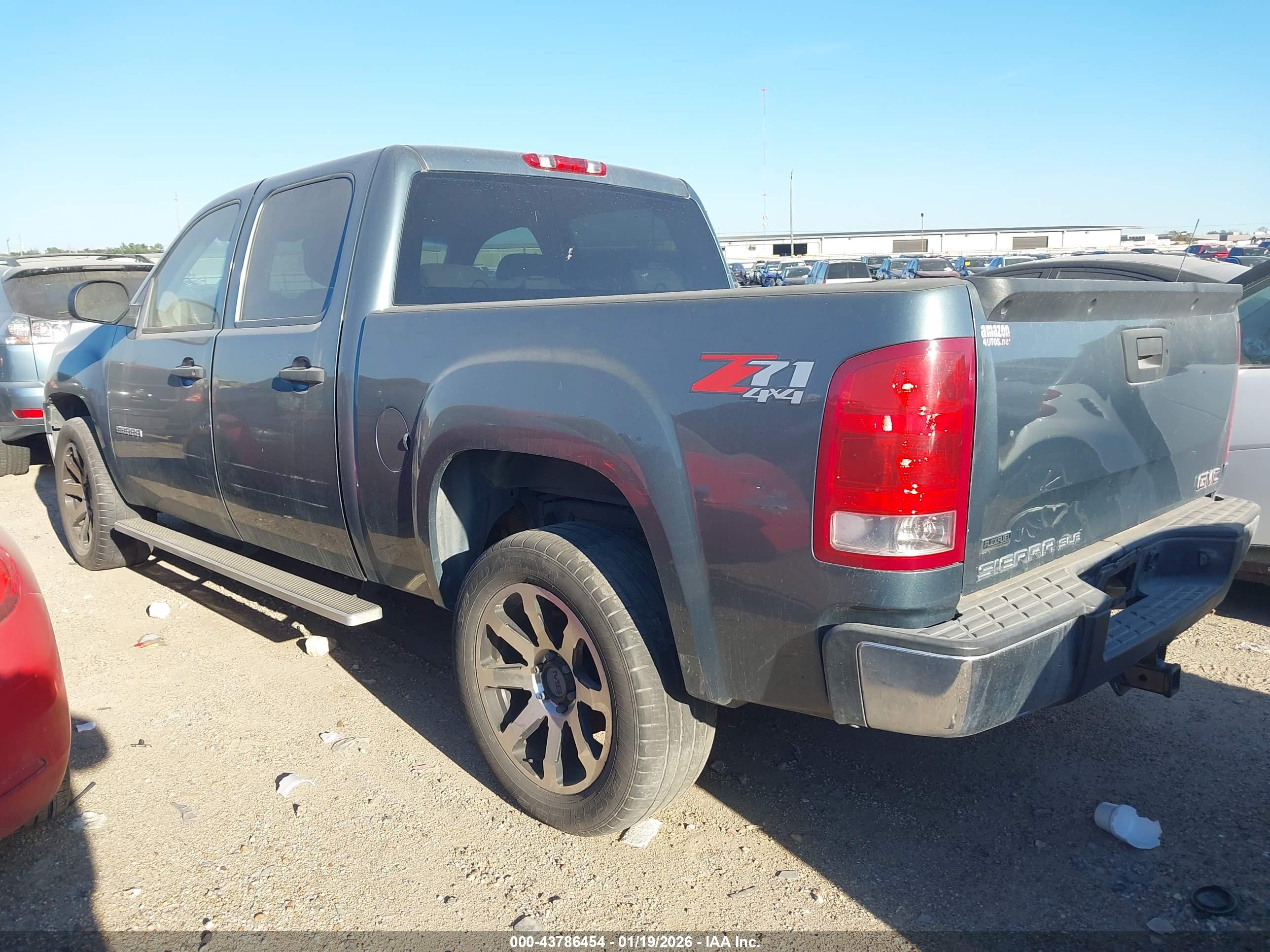 GMC SIERRA image 3