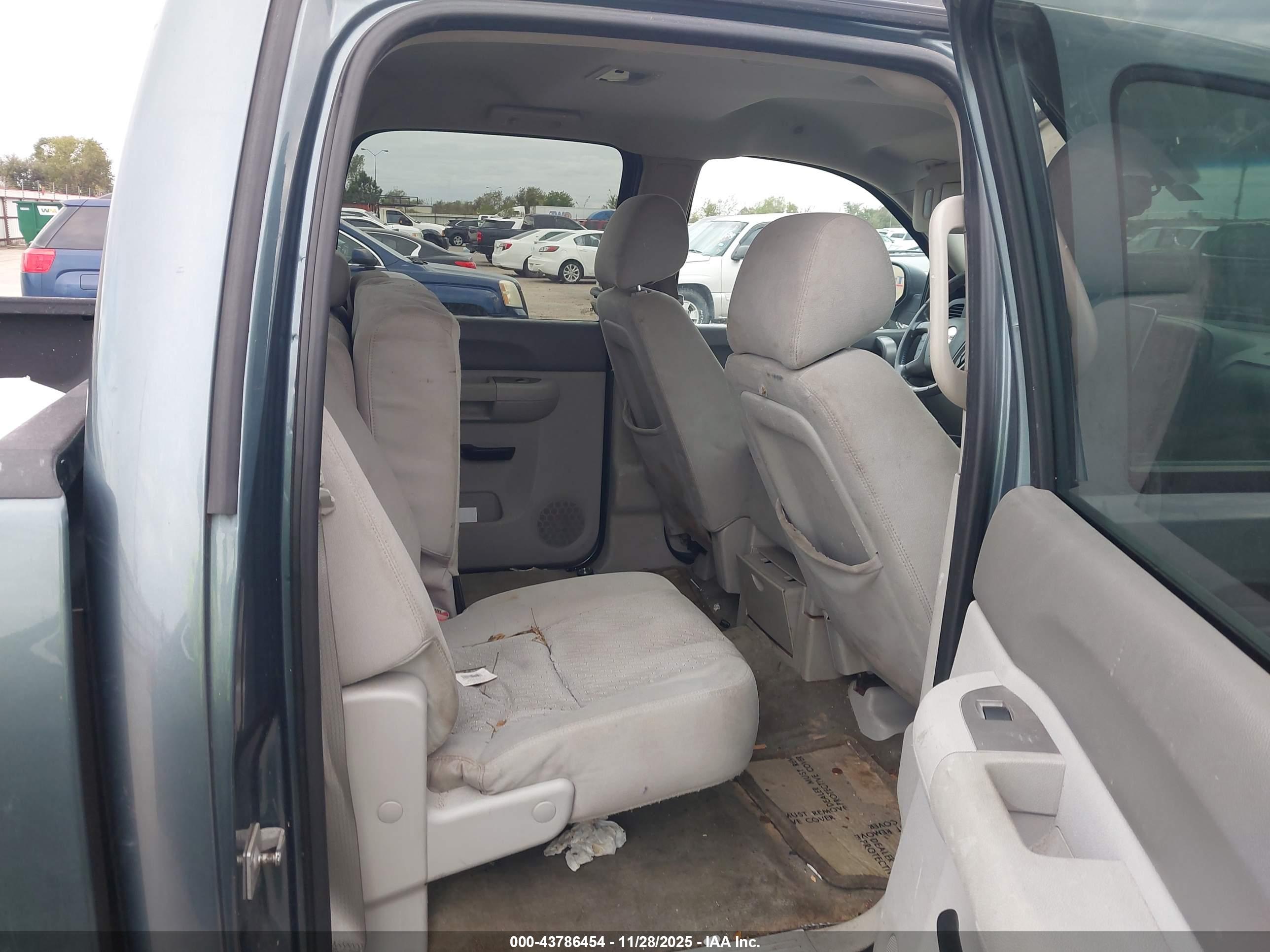 GMC SIERRA image 8