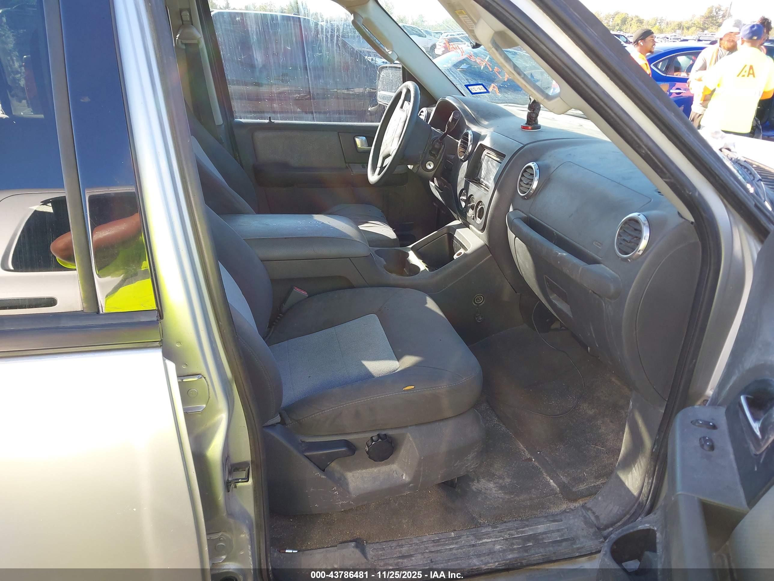 FORD EXPEDITION image 5