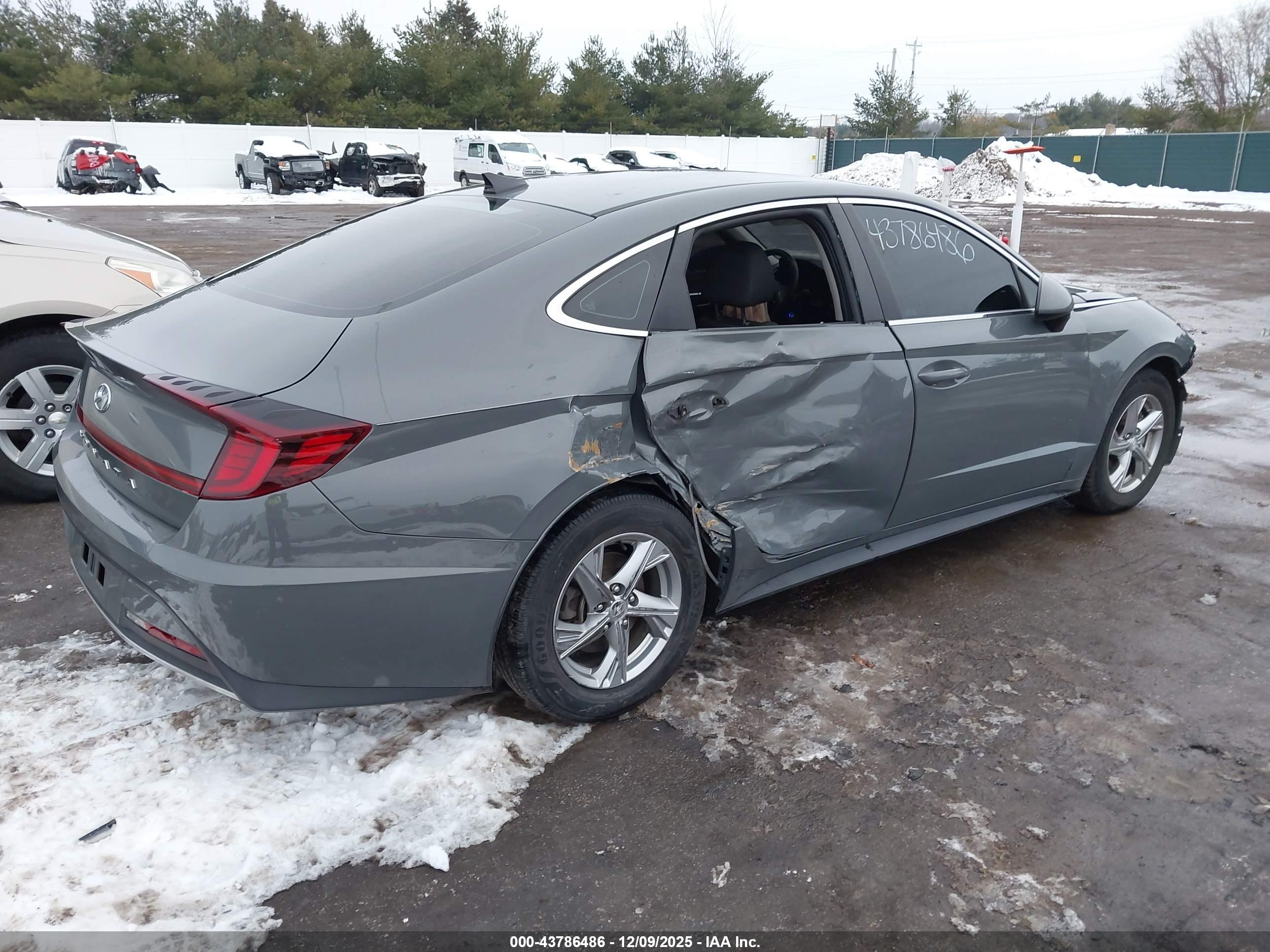 HYUNDAI SONATA image 4