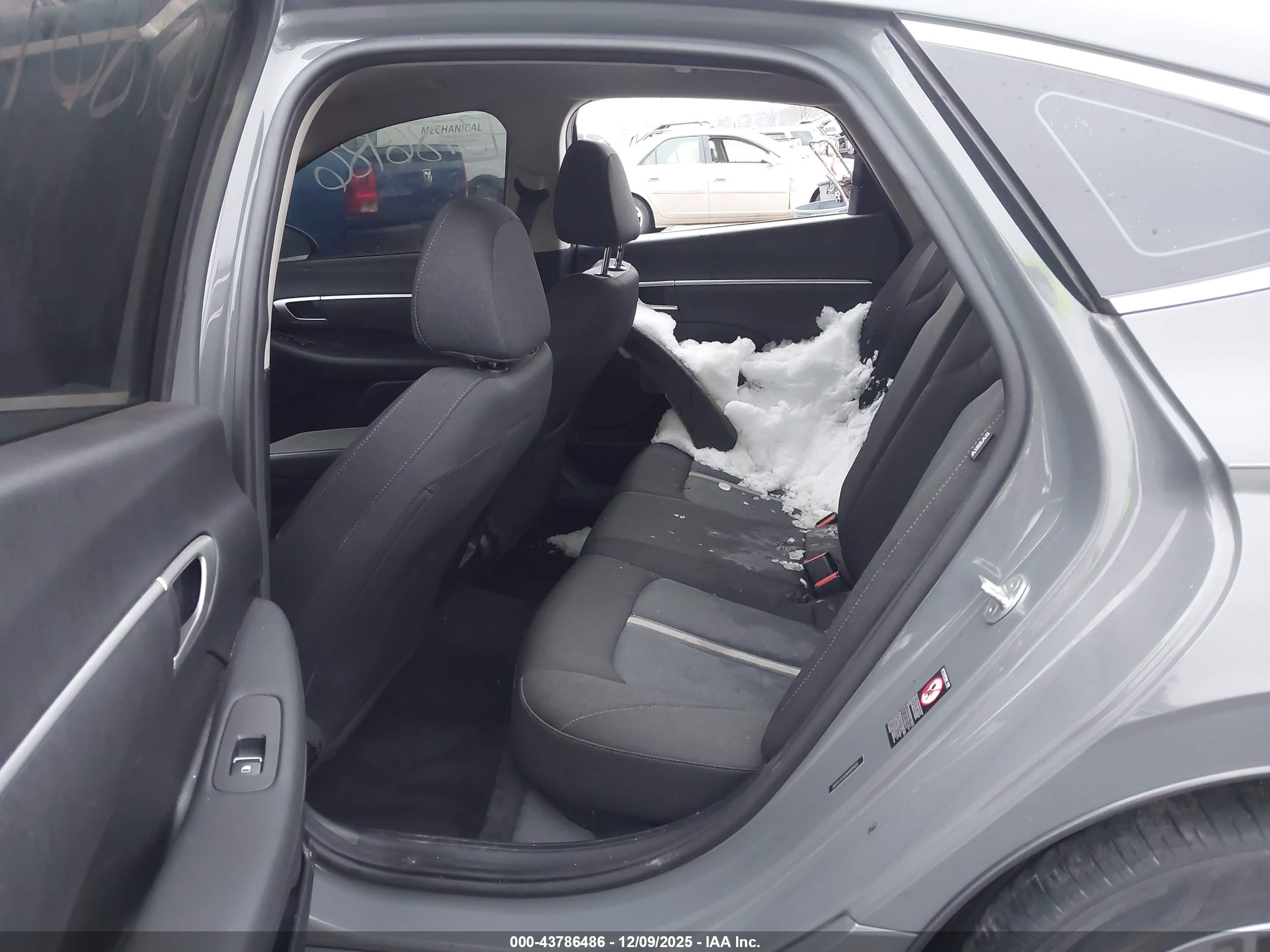 HYUNDAI SONATA image 8