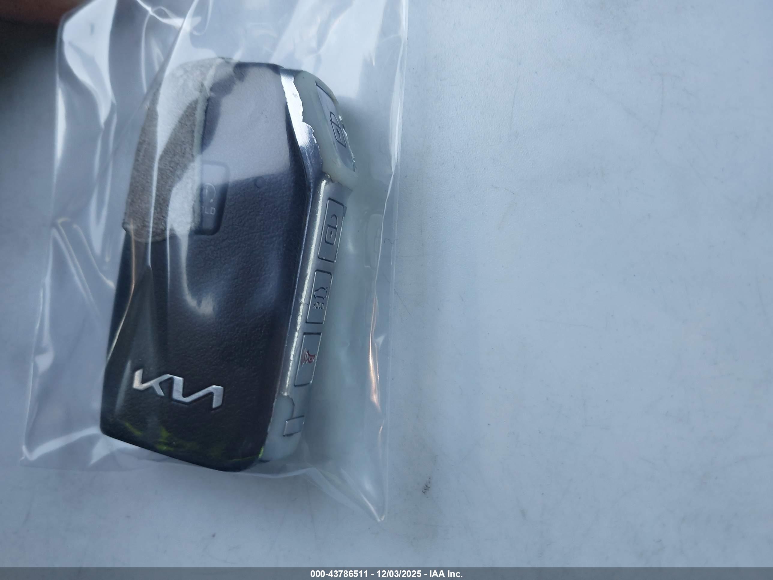 KIA K5 image 11