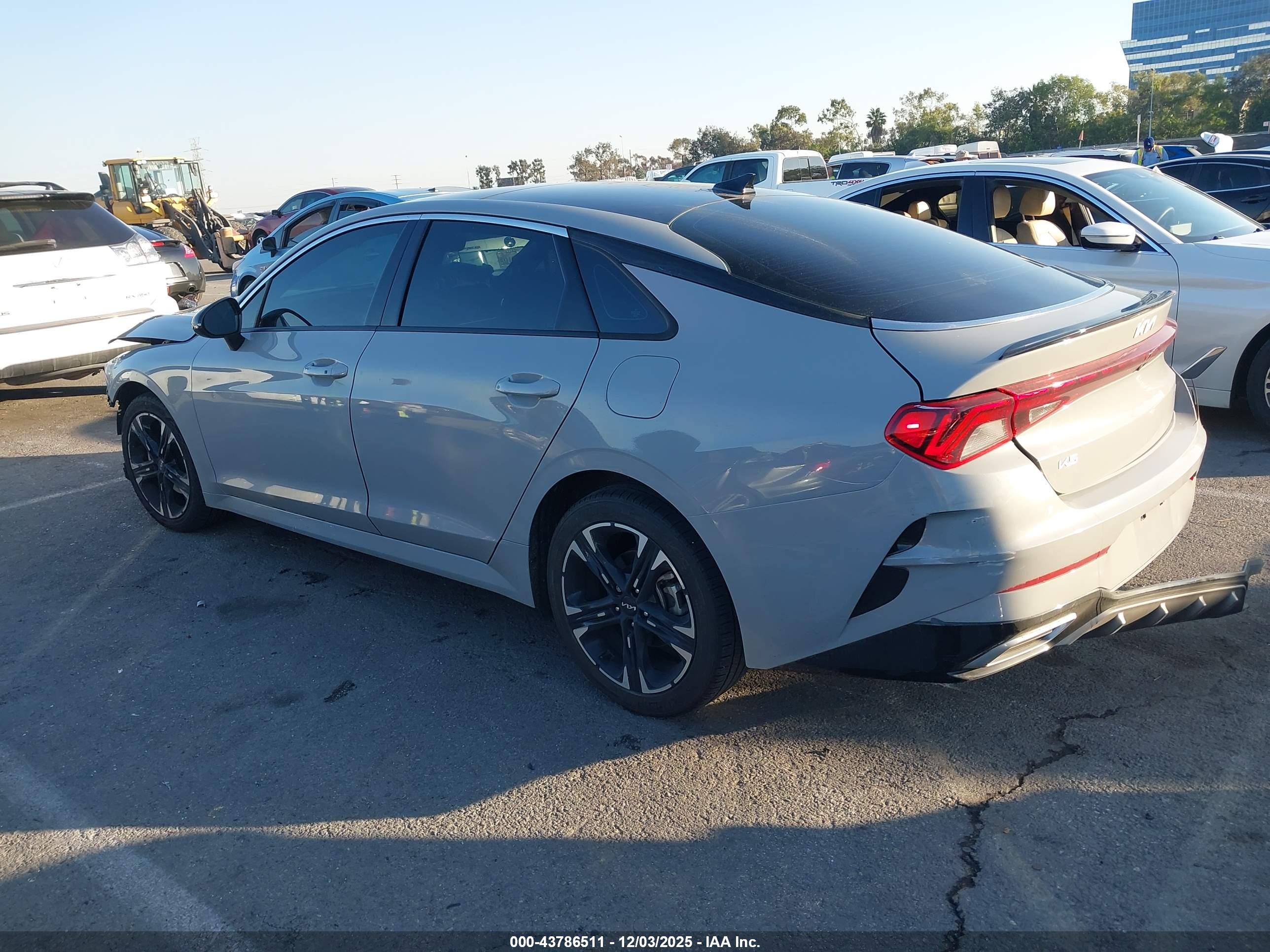 KIA K5 image 3