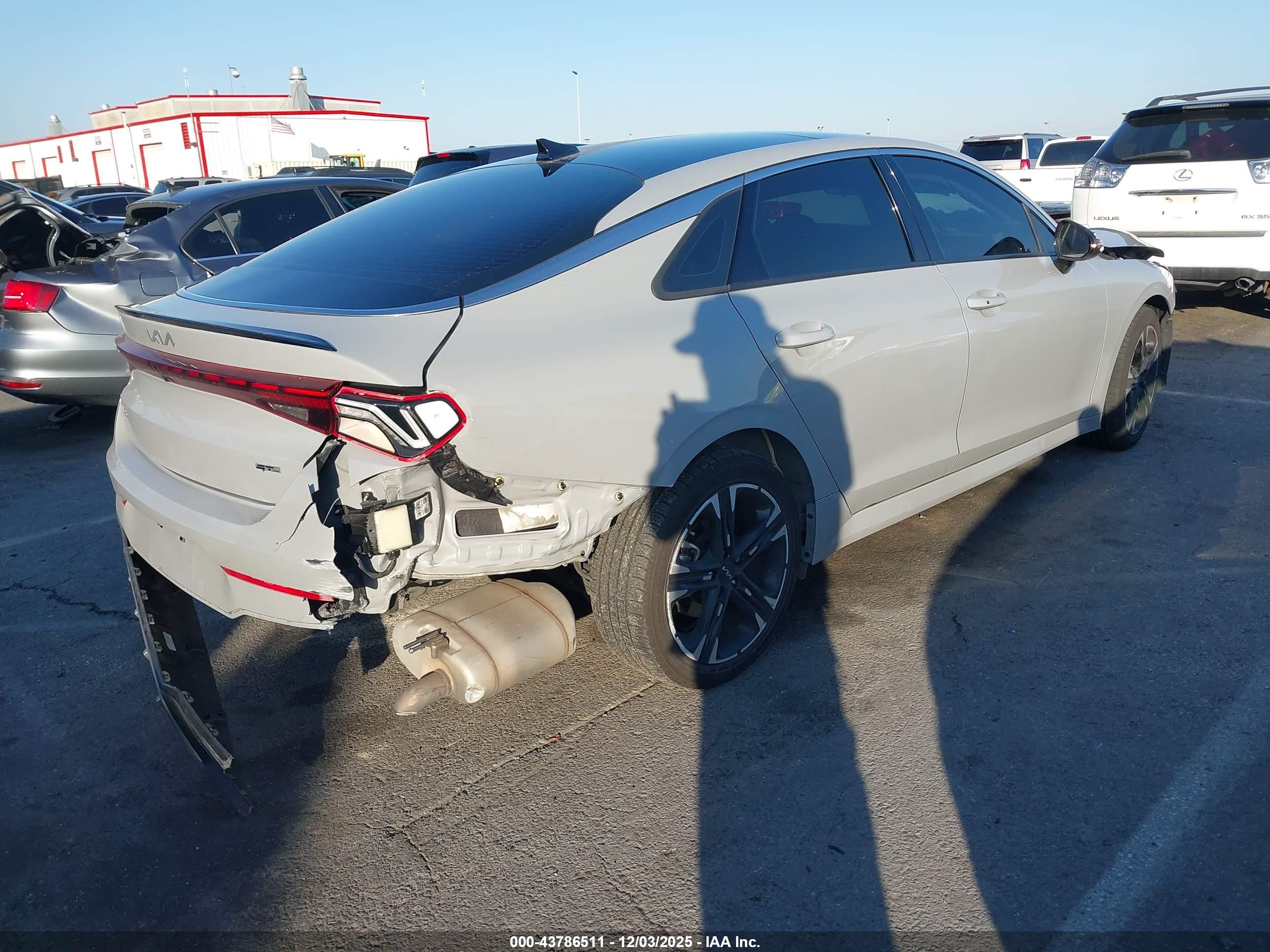 KIA K5 image 4