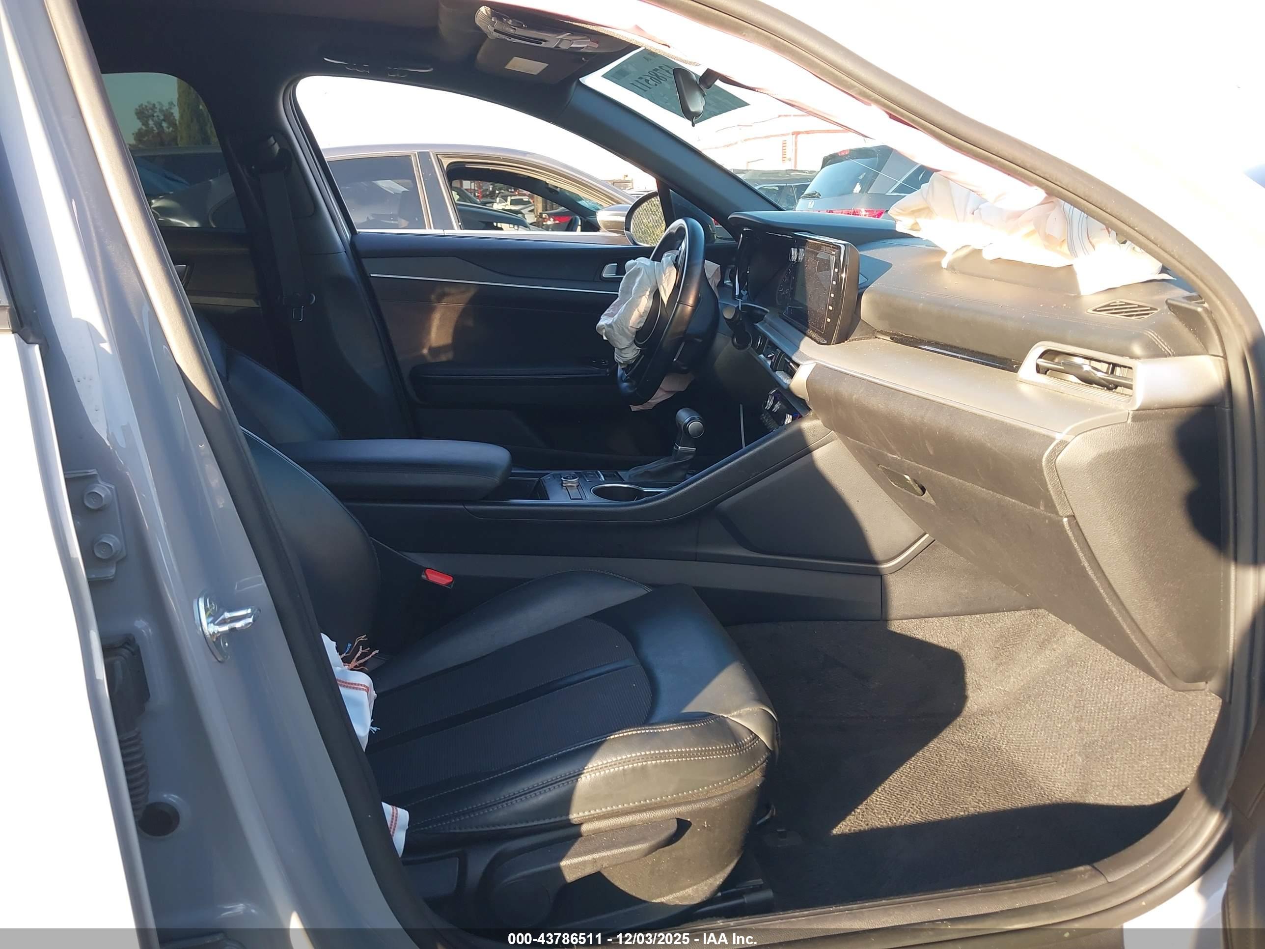 KIA K5 image 5