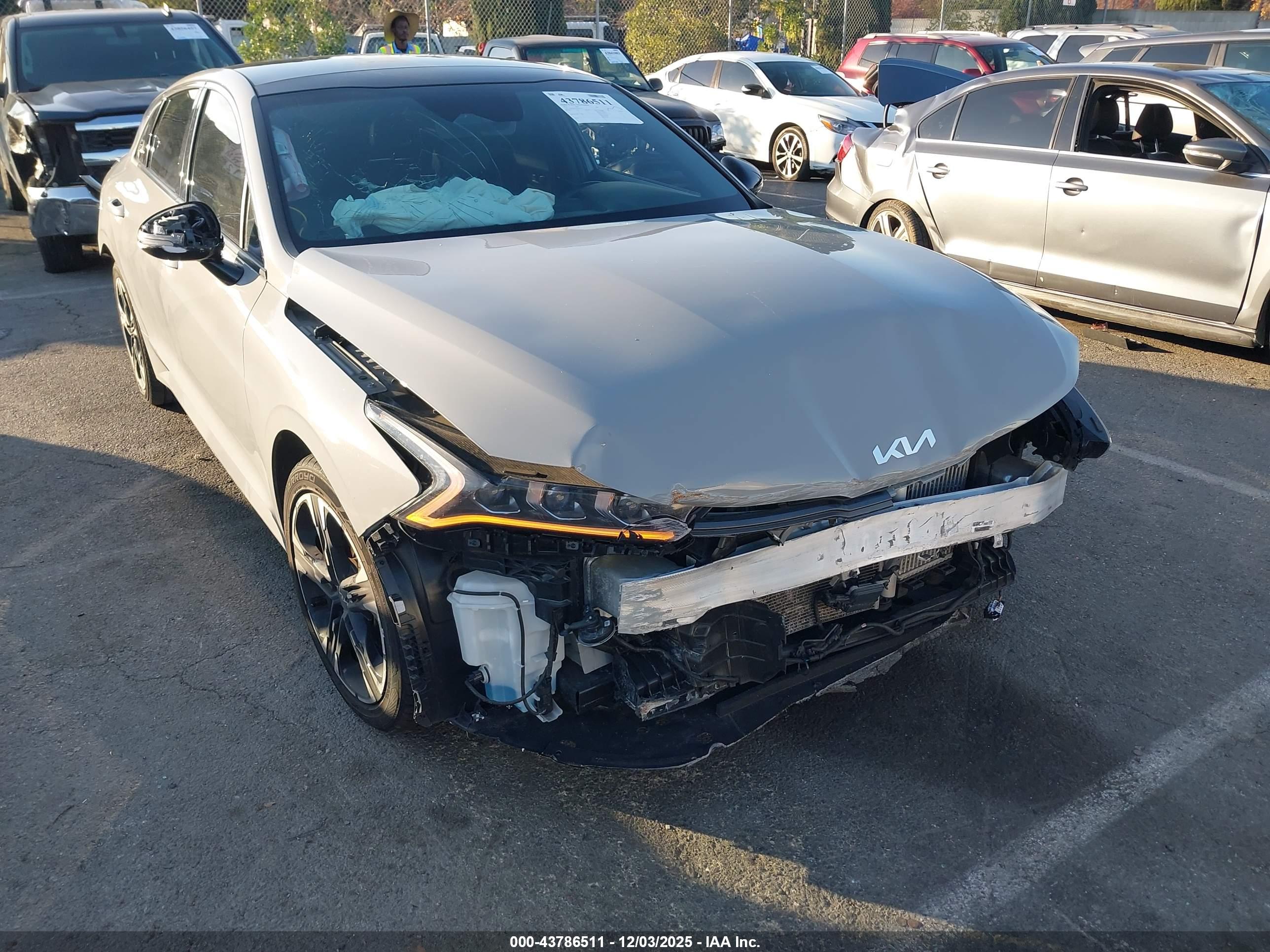 KIA K5 image 6