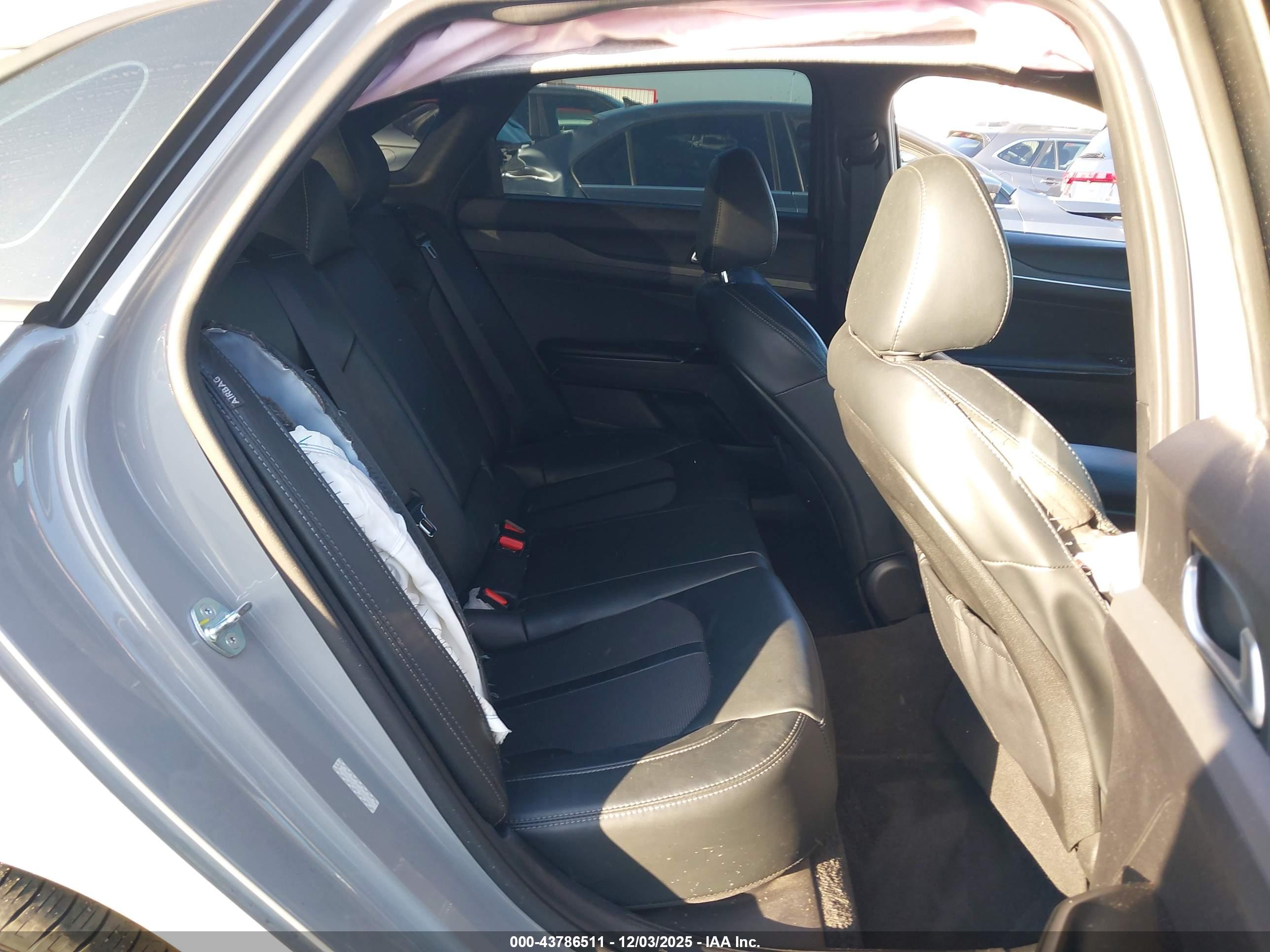 KIA K5 image 8