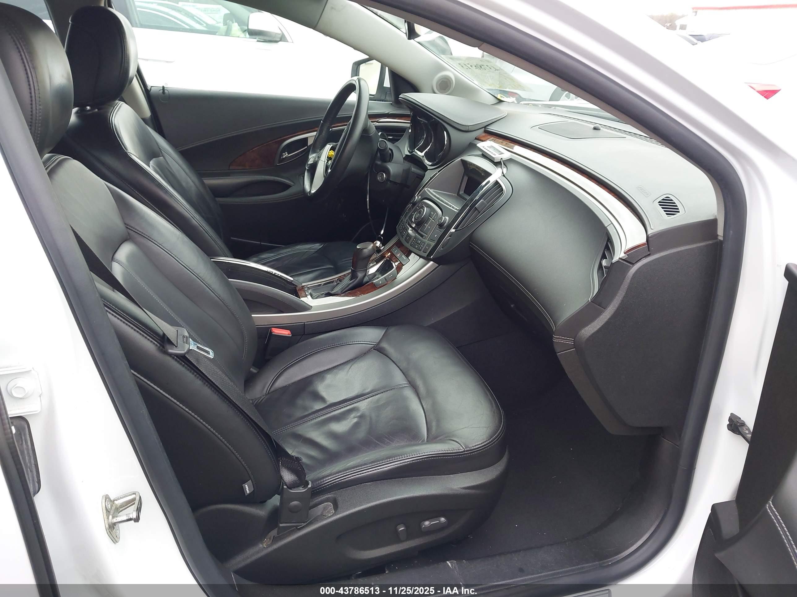BUICK LACROSSE image 5