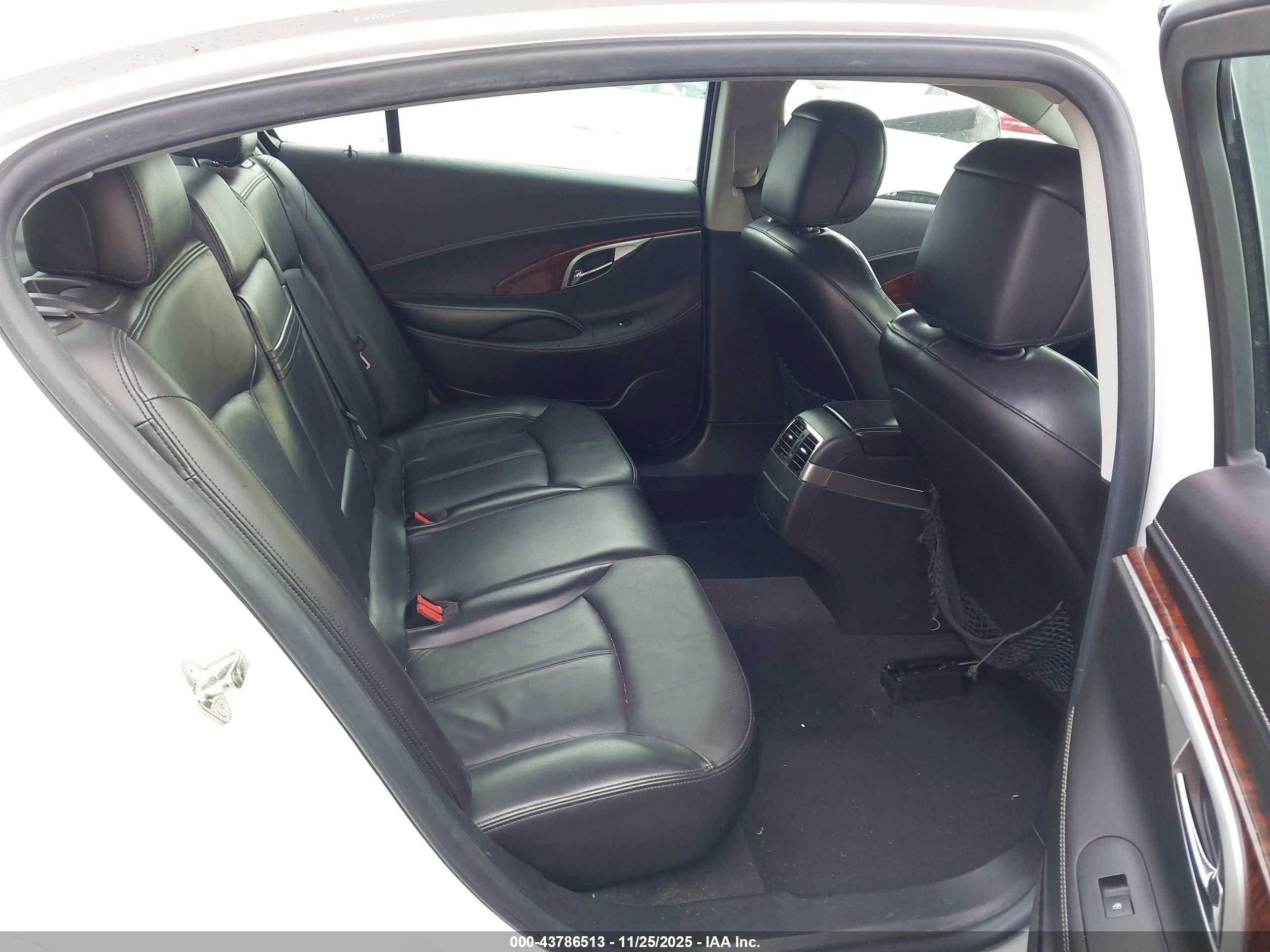 BUICK LACROSSE image 8