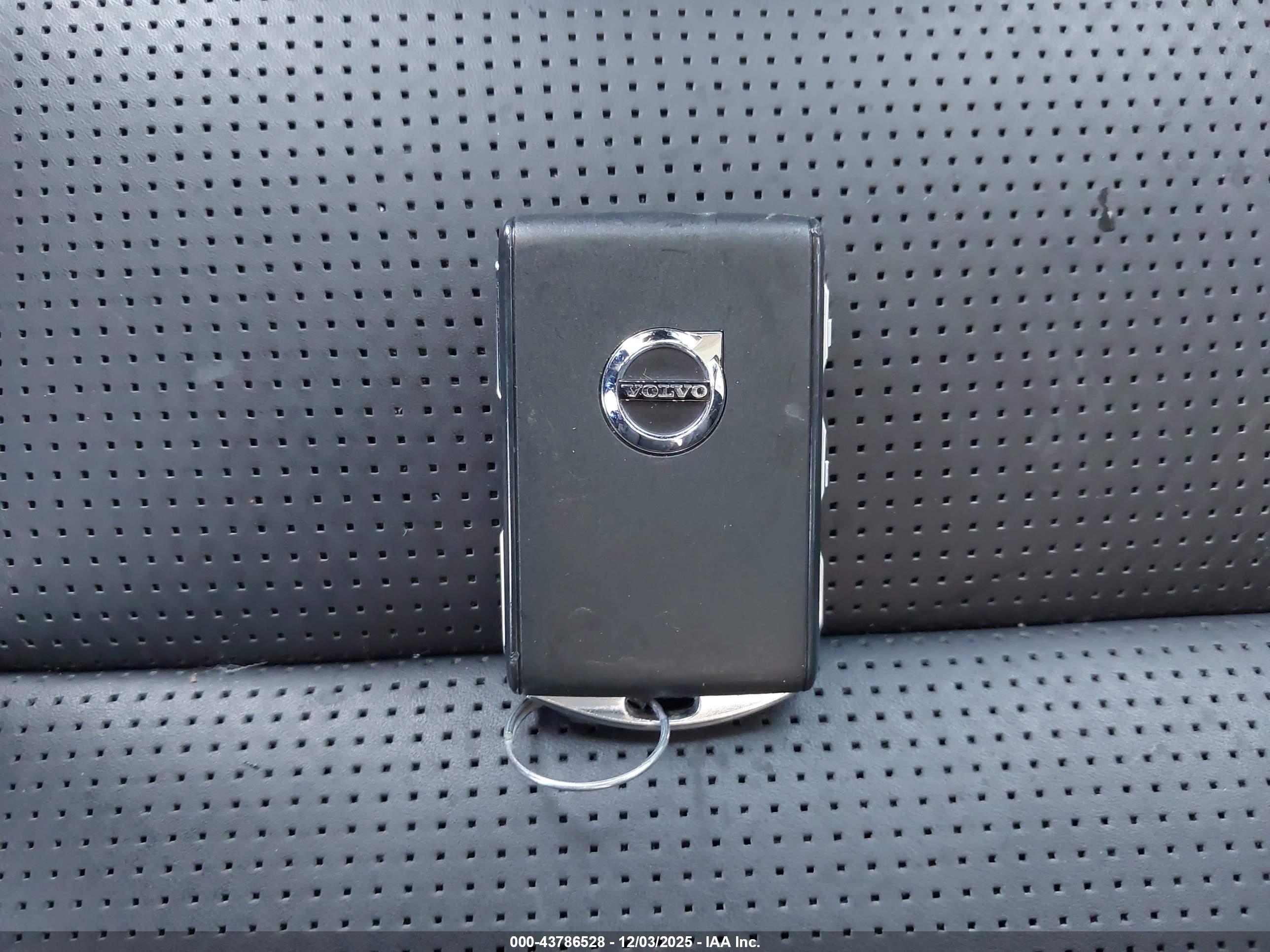 VOLVO XC90 image 11