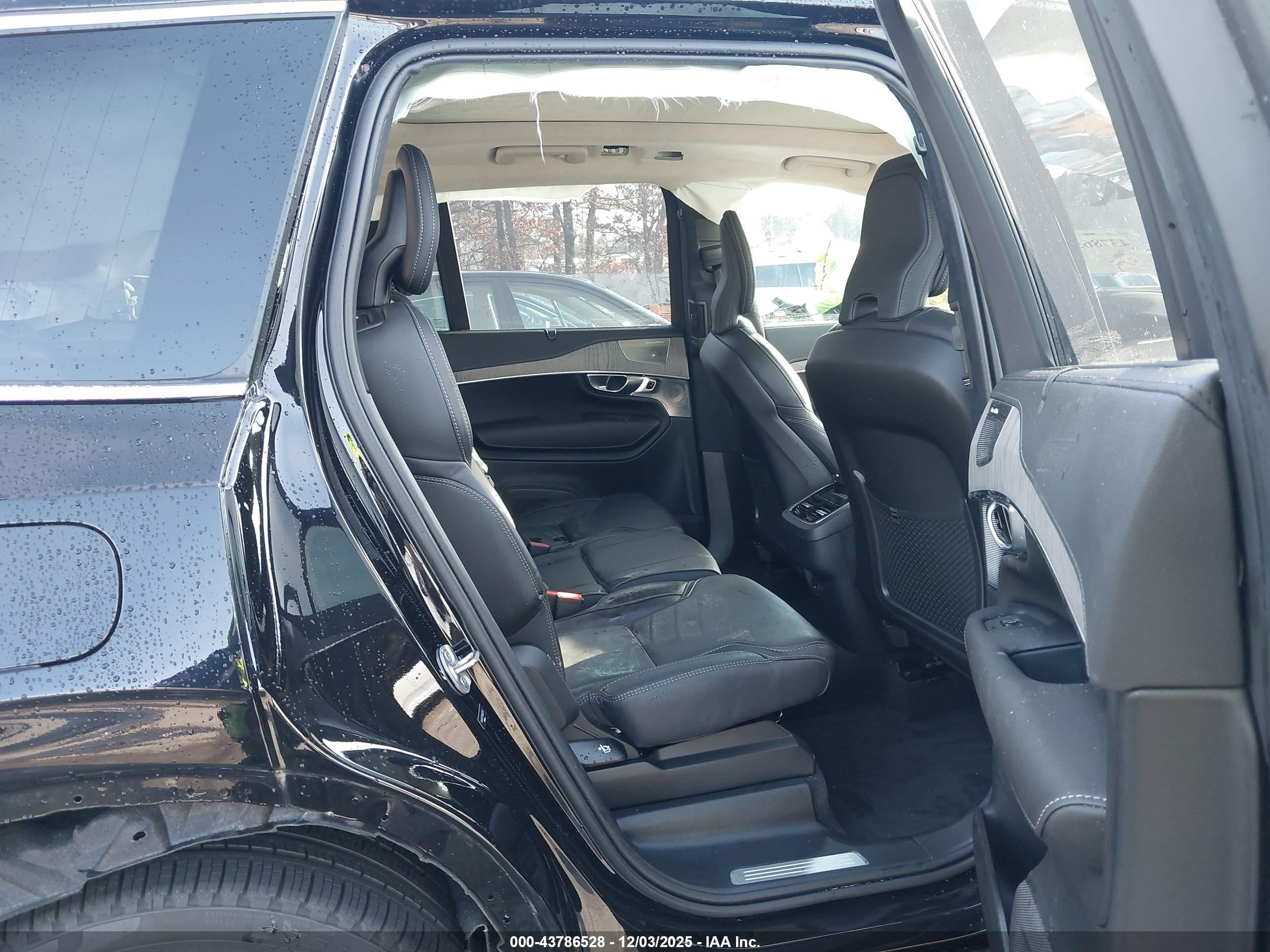 VOLVO XC90 image 8