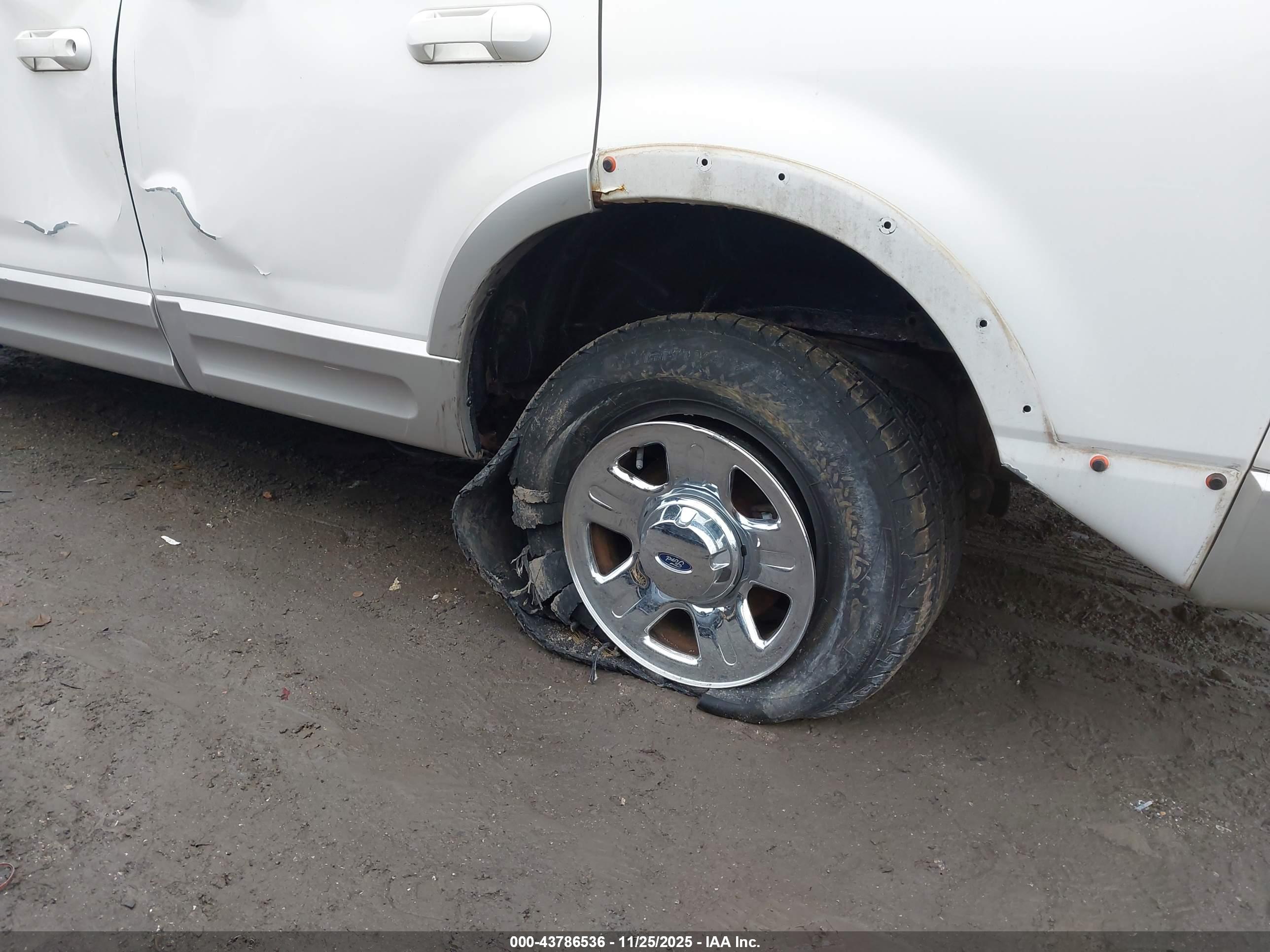 FORD EXPLORER image 6