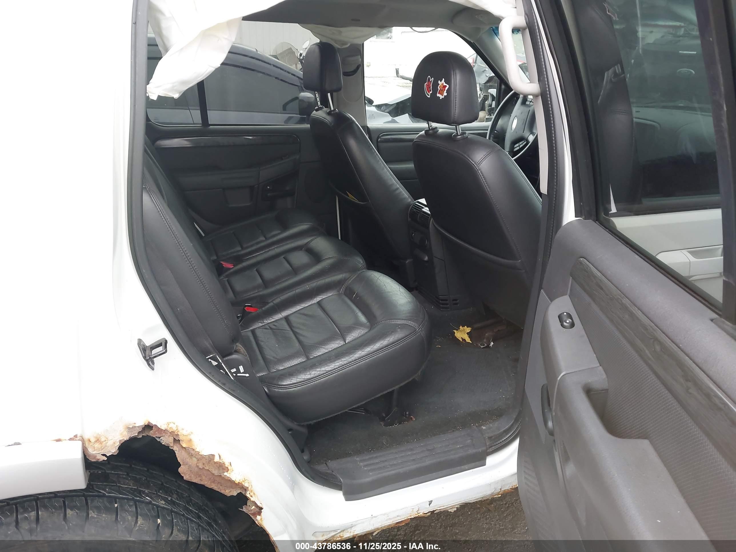 FORD EXPLORER image 8