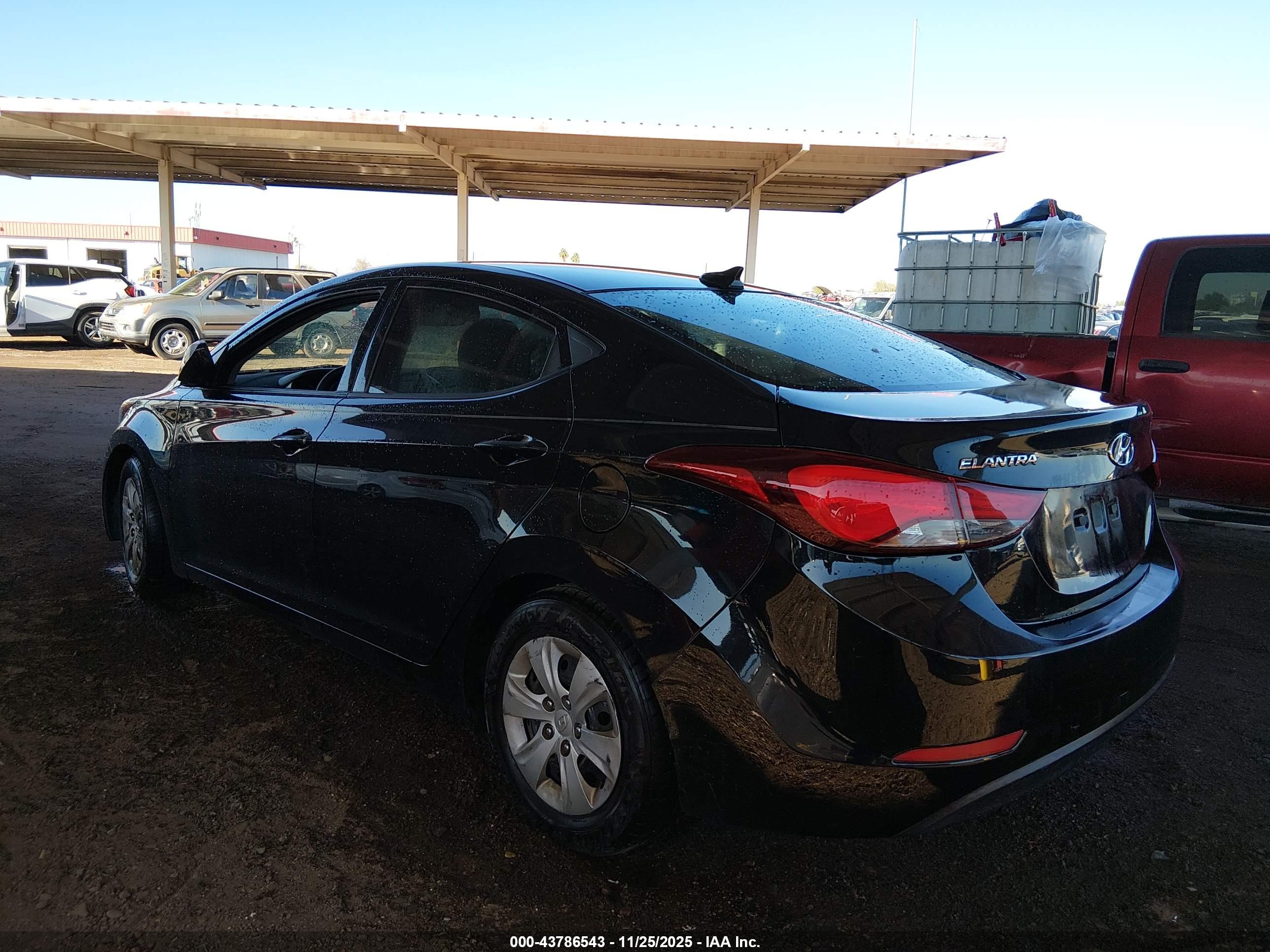 HYUNDAI ELANTRA image 3
