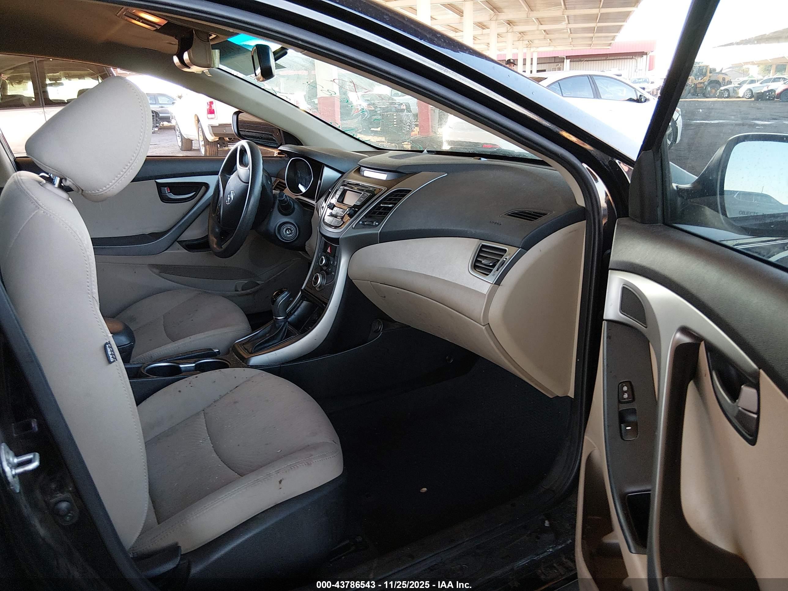 HYUNDAI ELANTRA image 5