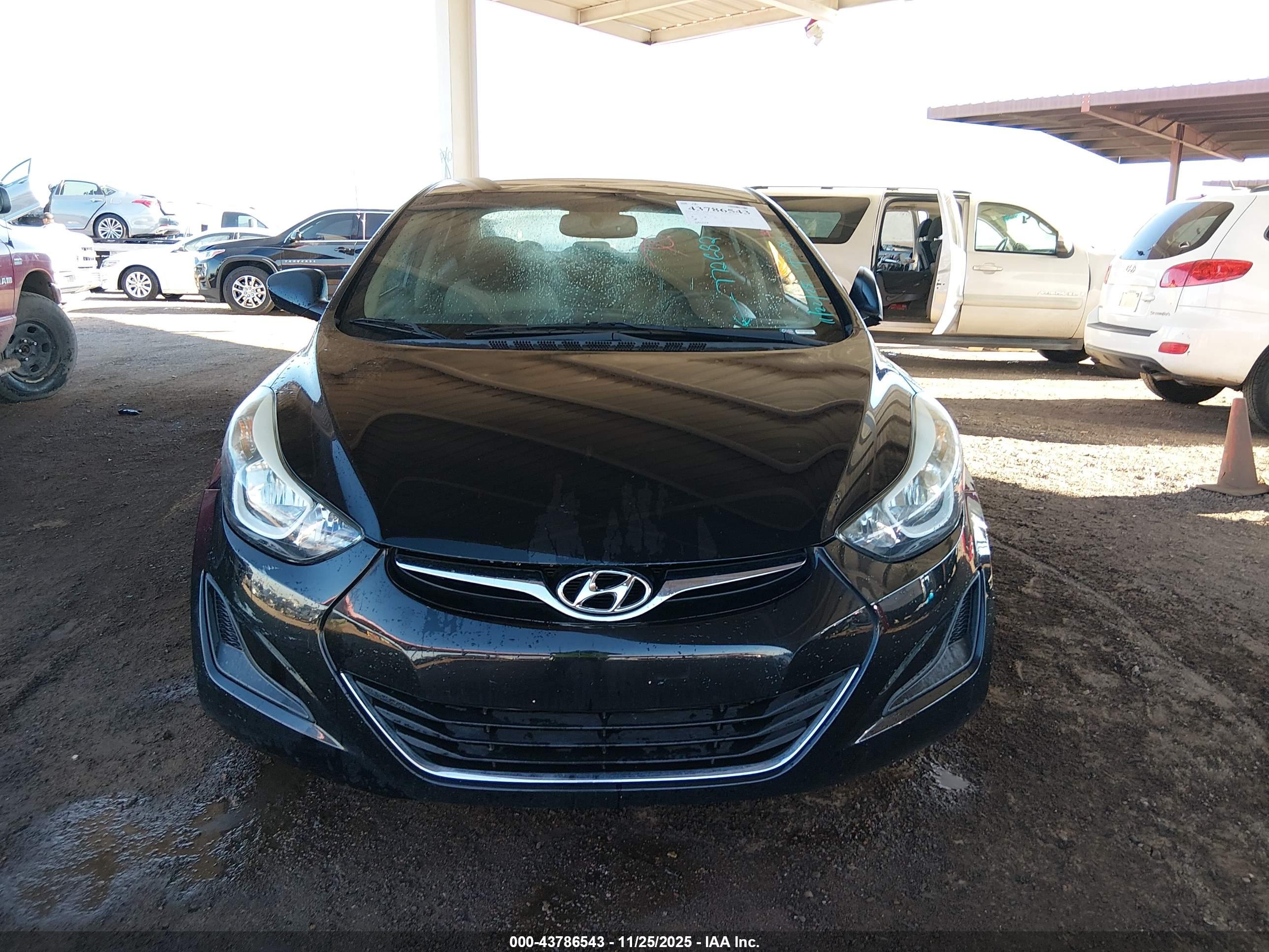 HYUNDAI ELANTRA image 6
