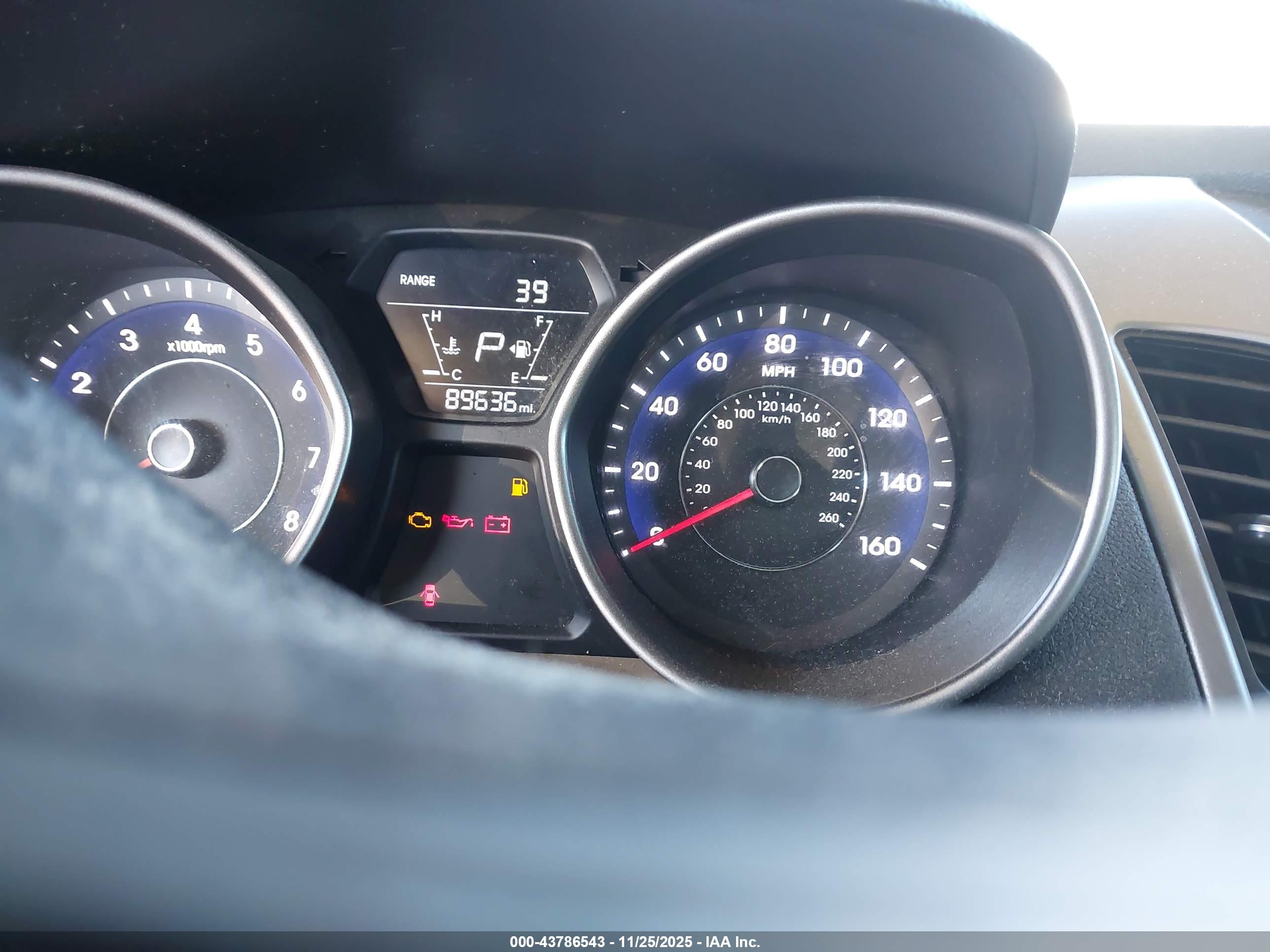HYUNDAI ELANTRA image 7
