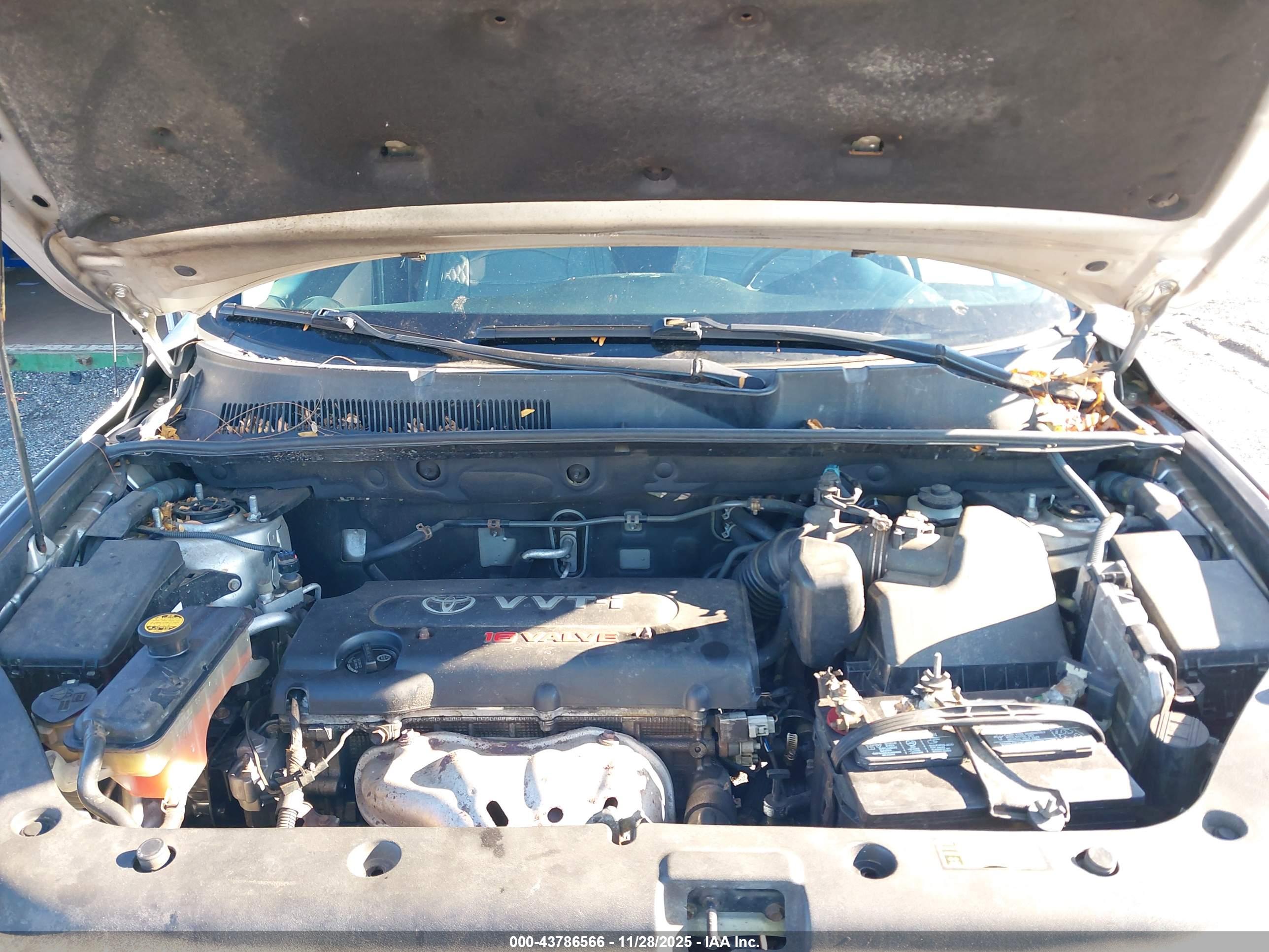 TOYOTA RAV4 image 10