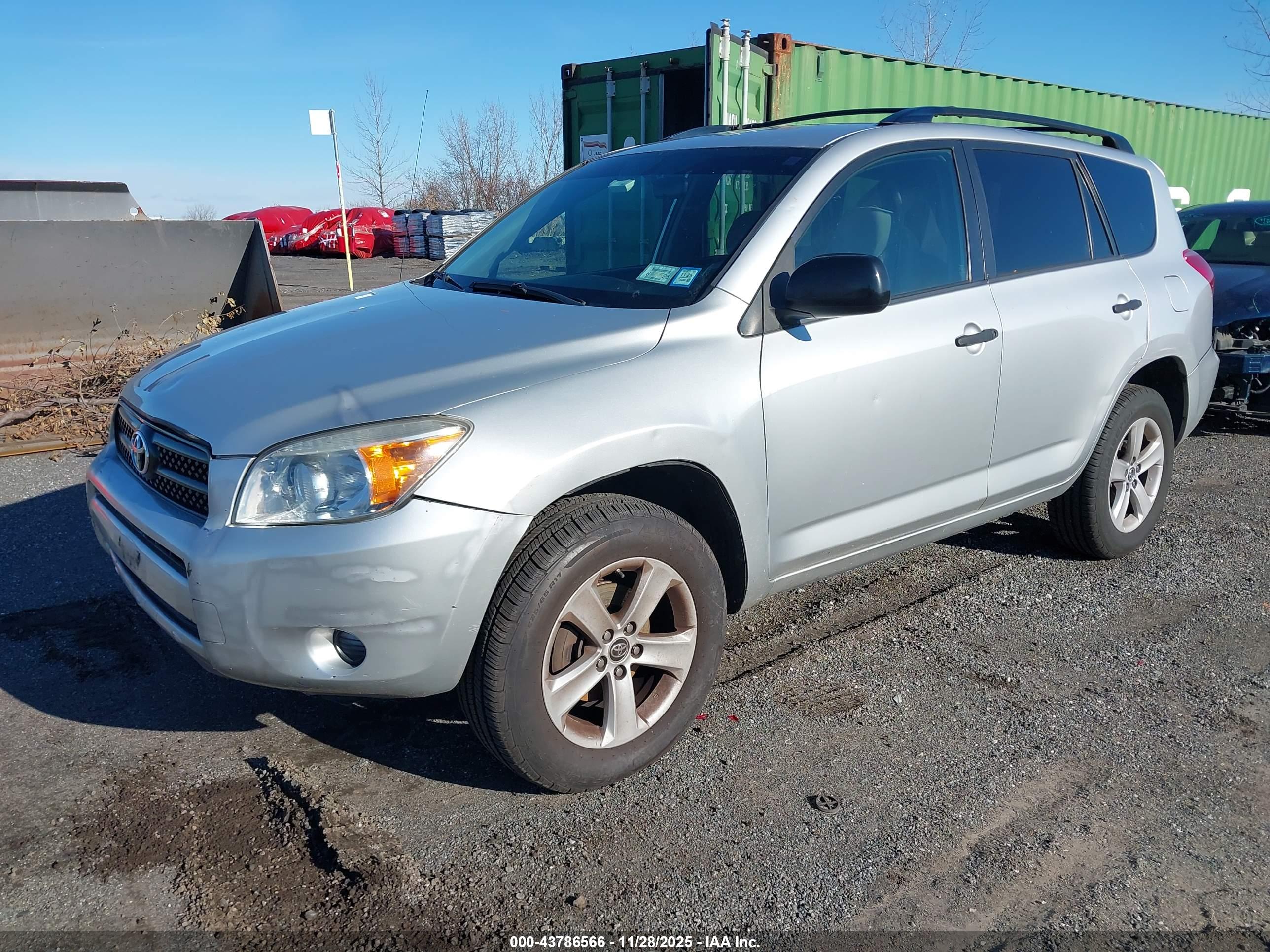 TOYOTA RAV4 image 2