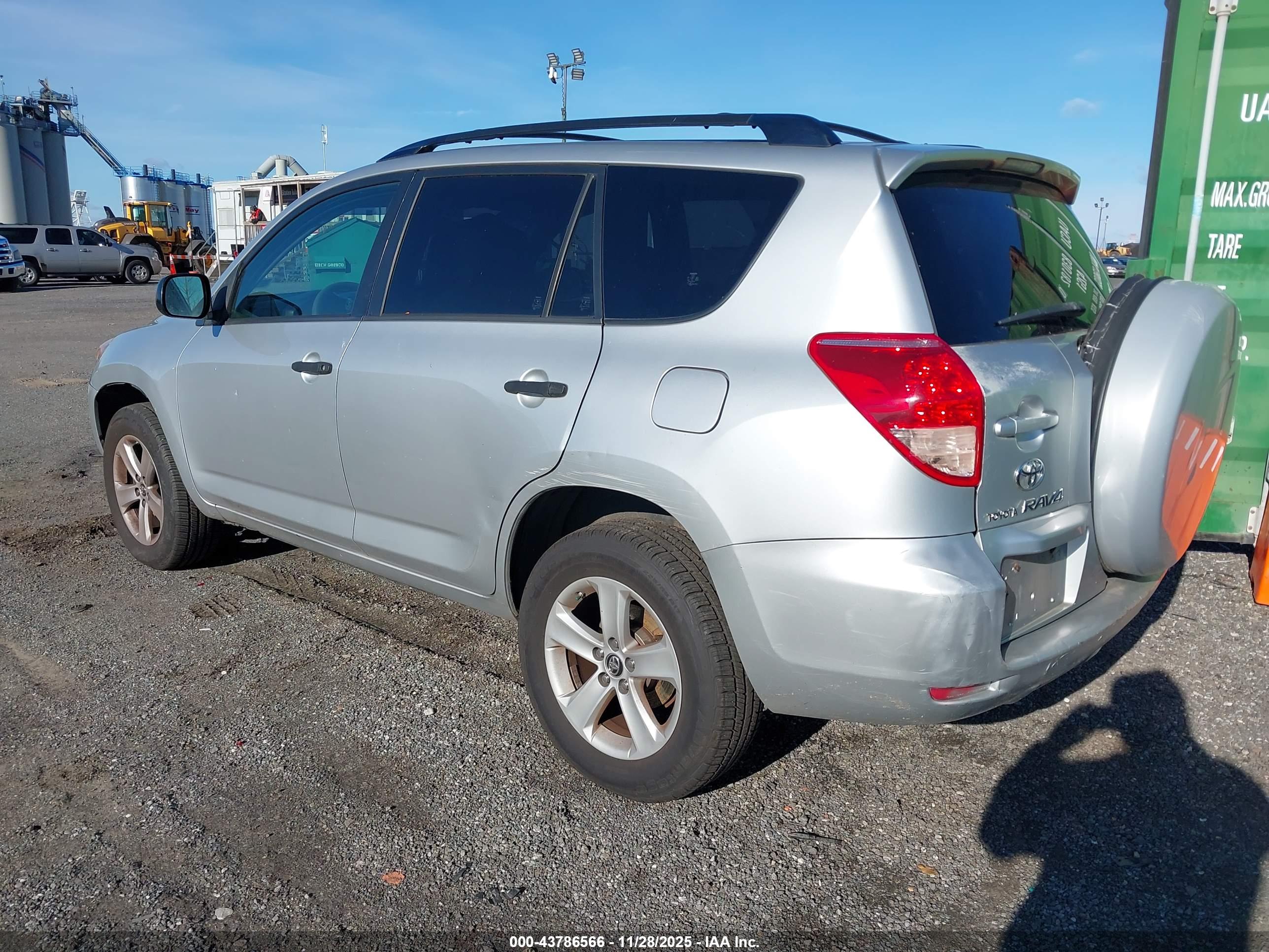 TOYOTA RAV4 image 3