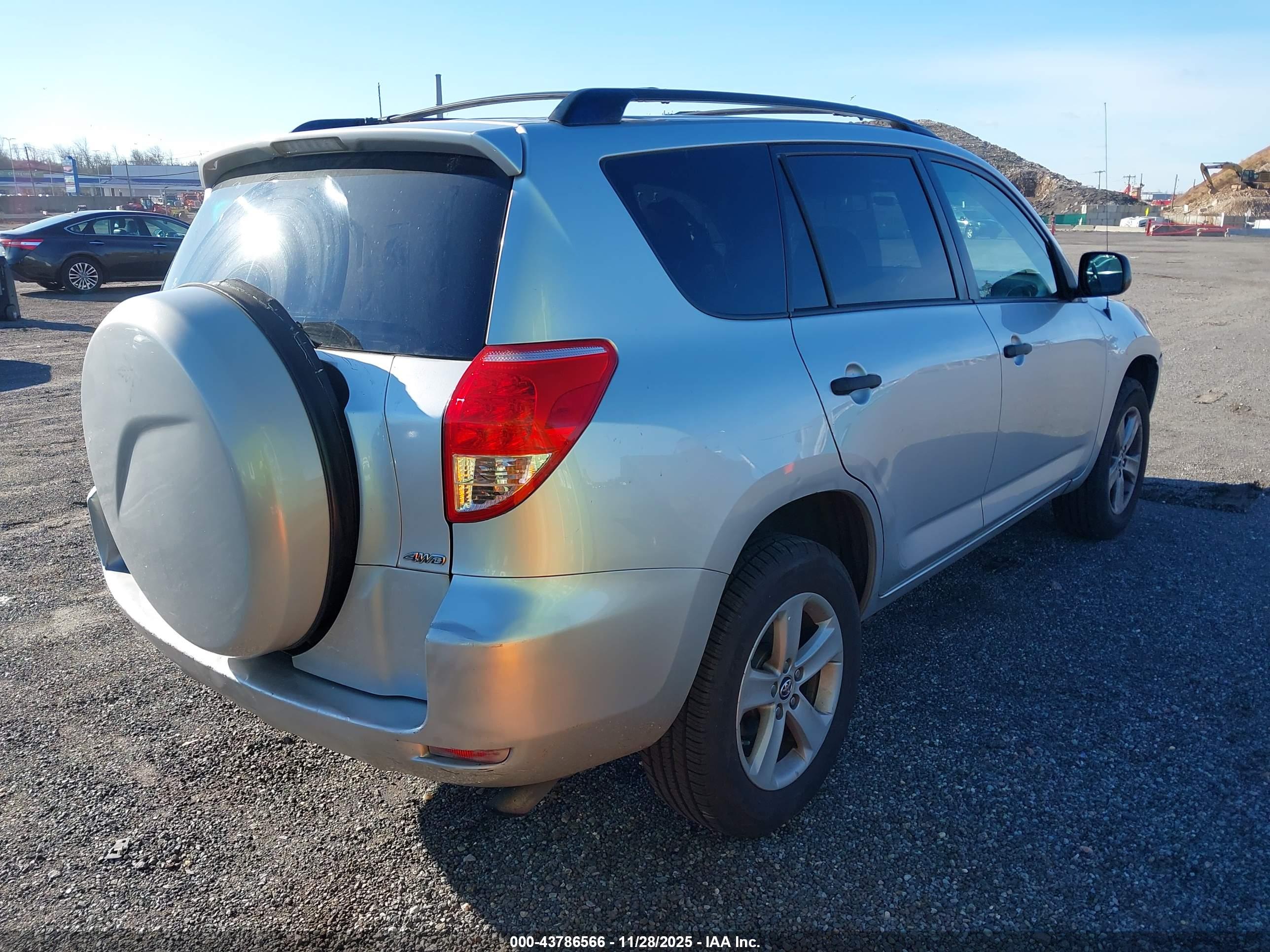 TOYOTA RAV4 image 4