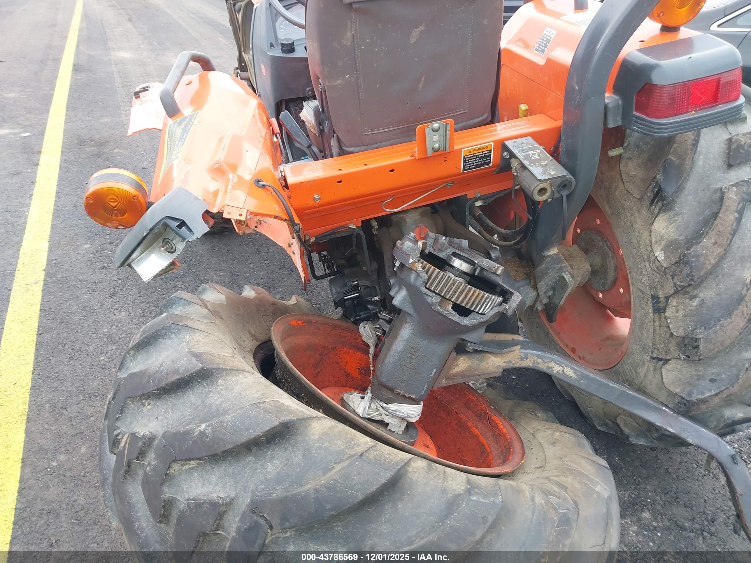 KUBOTA L4310 image 6