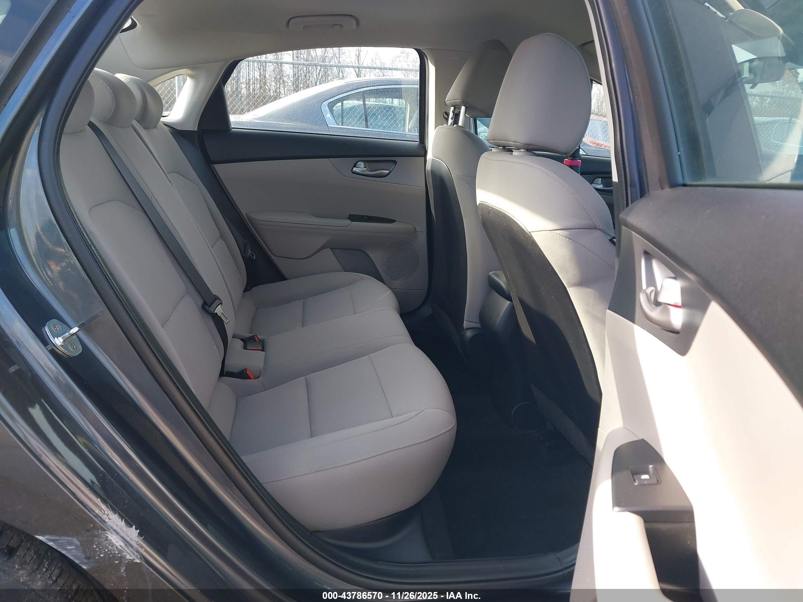 KIA FORTE image 8